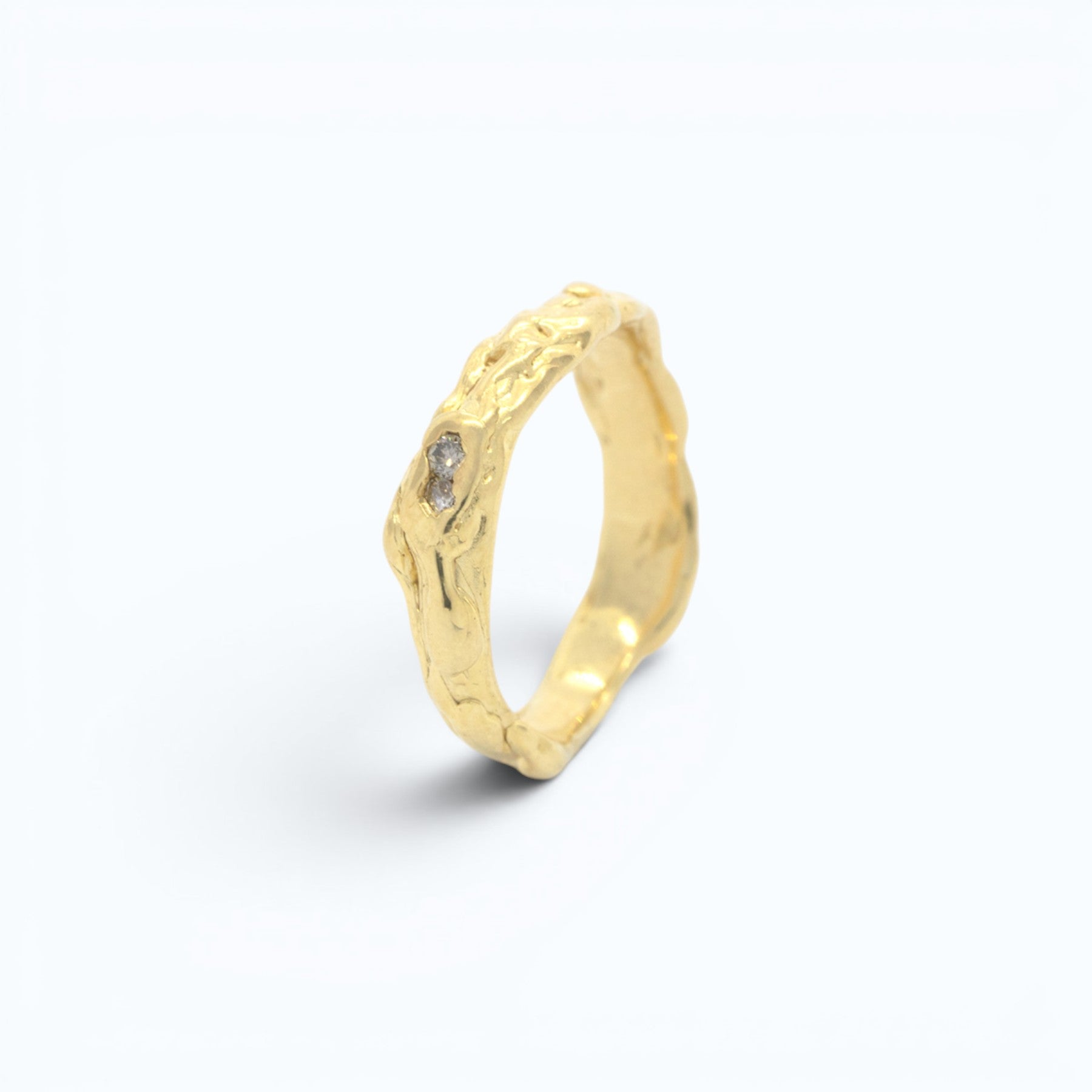 pele wedding ring for her in yellow gold with champagne diamonds, product image side view, INNAN Jewellery Berlin