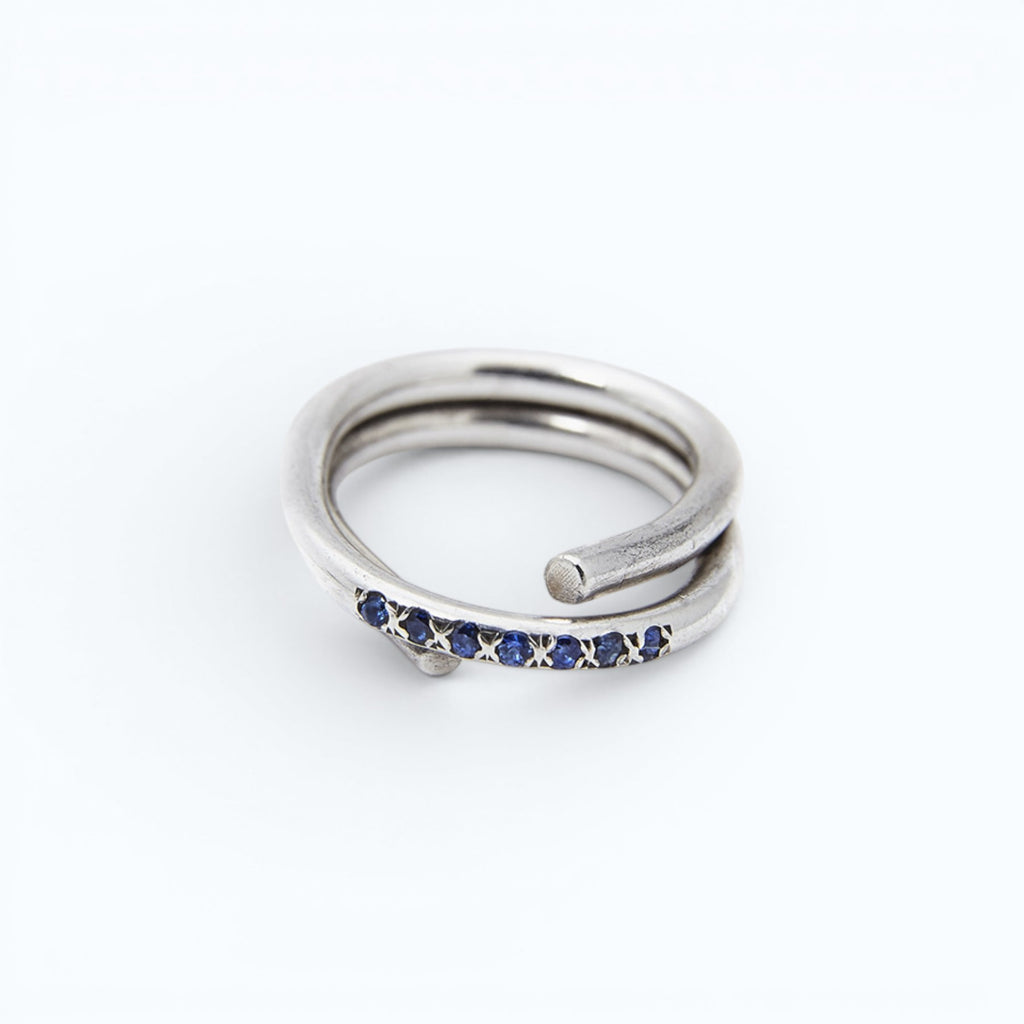 chaotic petite infinity ring in silver with blue sapphires, product image, INNAN Jewellery Berlin