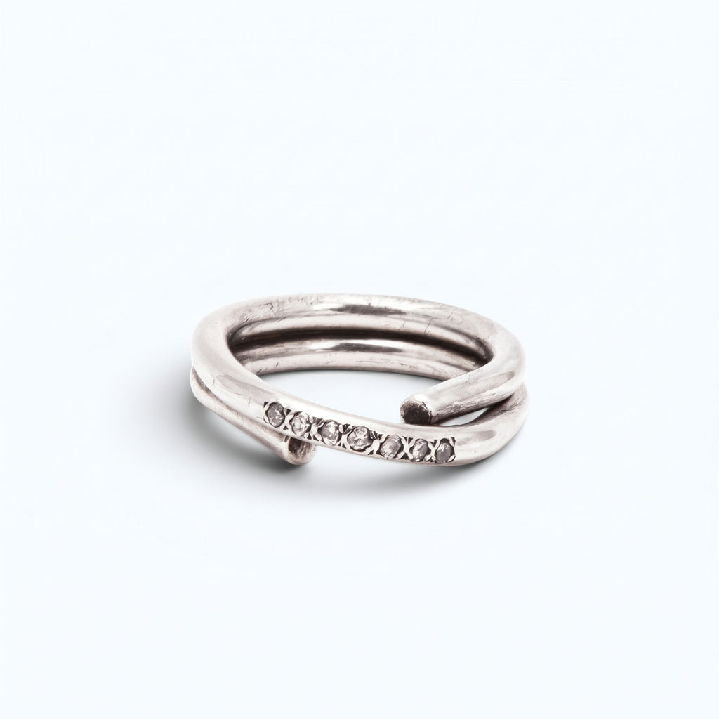 chaotic petite infinity ring in silver with champagne diamonds, product image, INNAN Jewellery Berlin