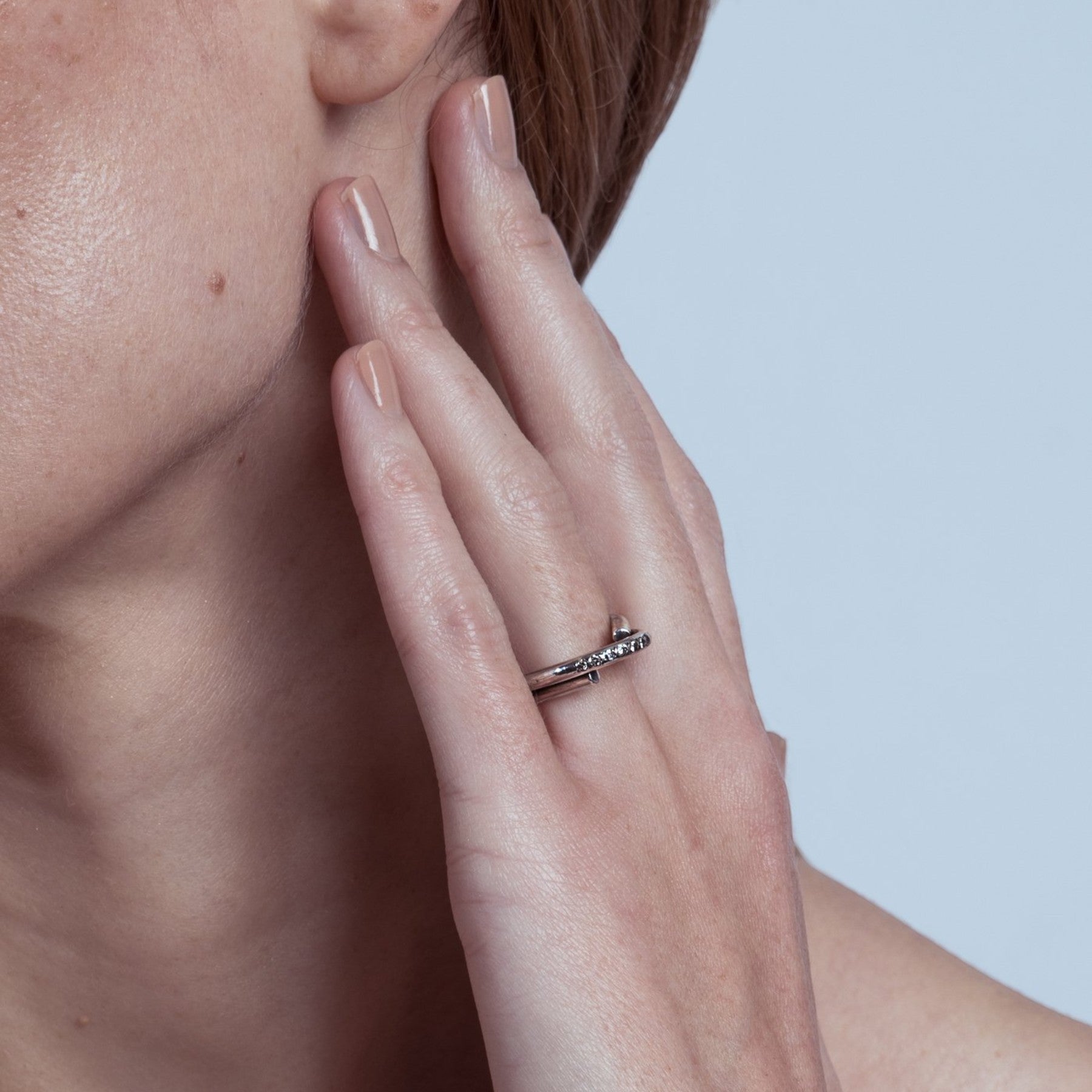 chaotic petite infinity ring in silver with champagne diamonds, product image, INNAN Jewellery Berlin
