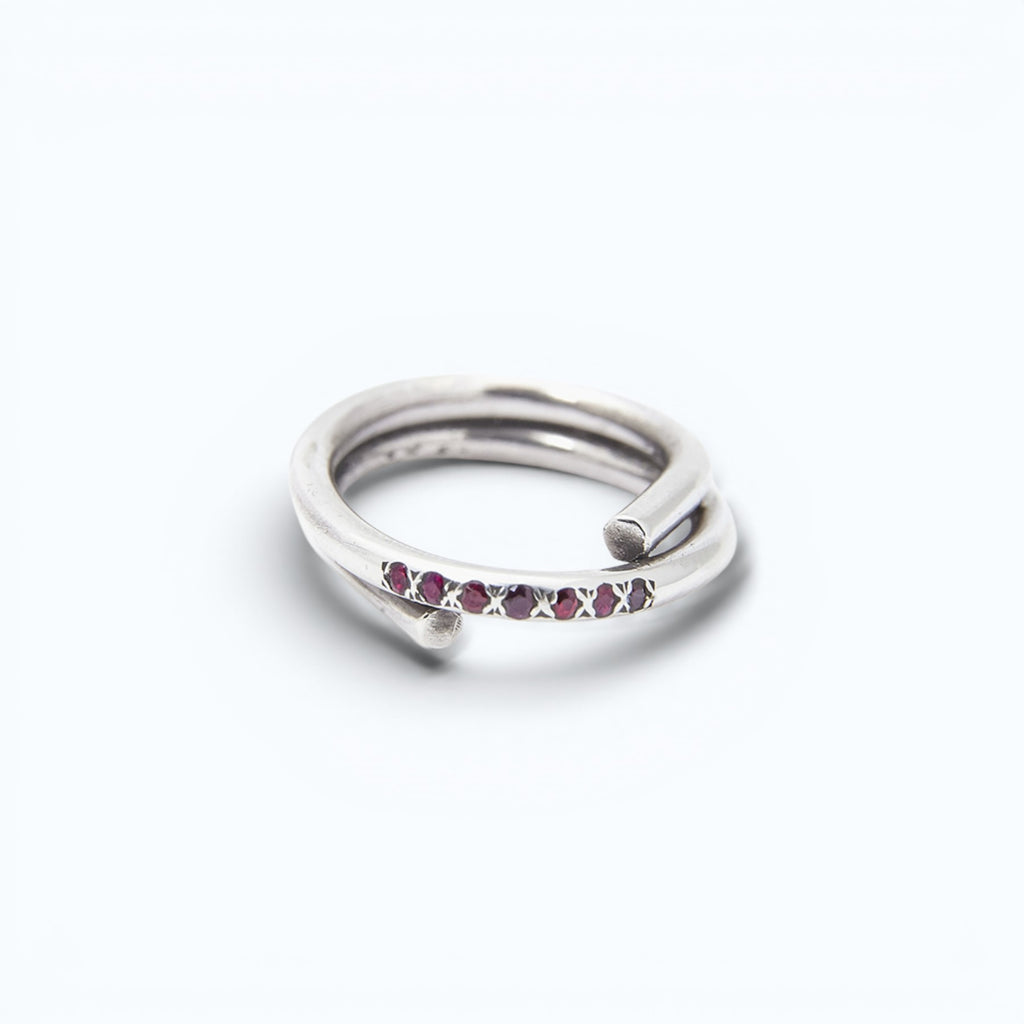 chaotic petite infinity ring in silver with rubies, product image, INNAN Jewellery Berlin