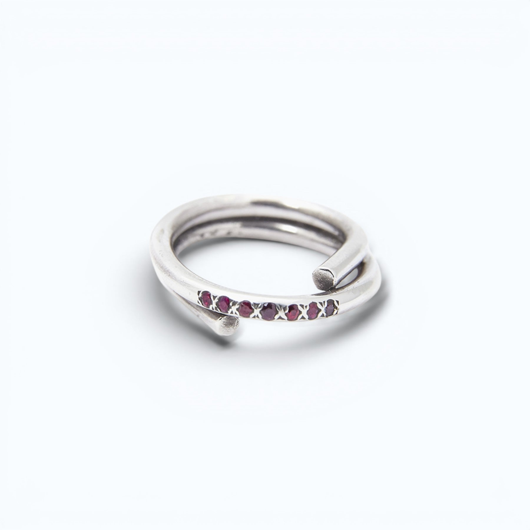 chaotic petite infinity ring in silver with rubies, product image, INNAN Jewellery Berlin