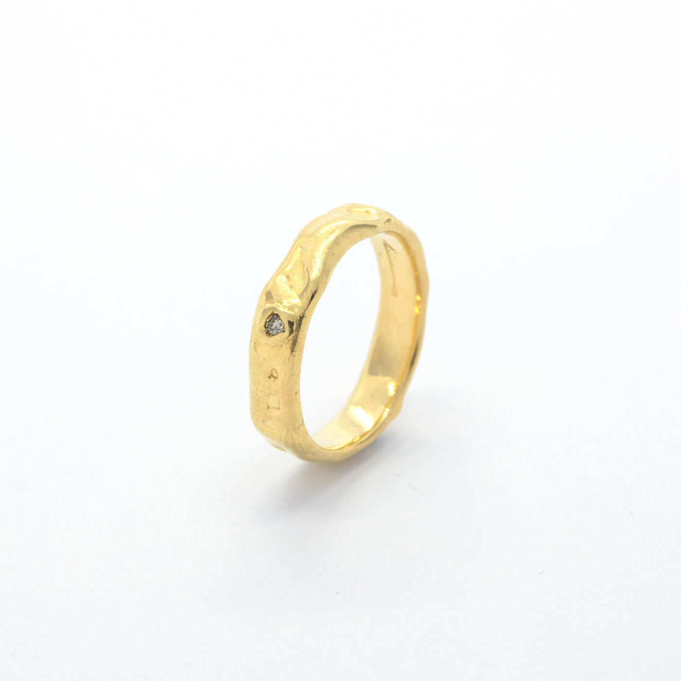 Ring Aine Wedding Band for Her 14ct or 18ct yellow gold 0.02 ct champagne diamond product side view innan jewellery independent atelier berlin