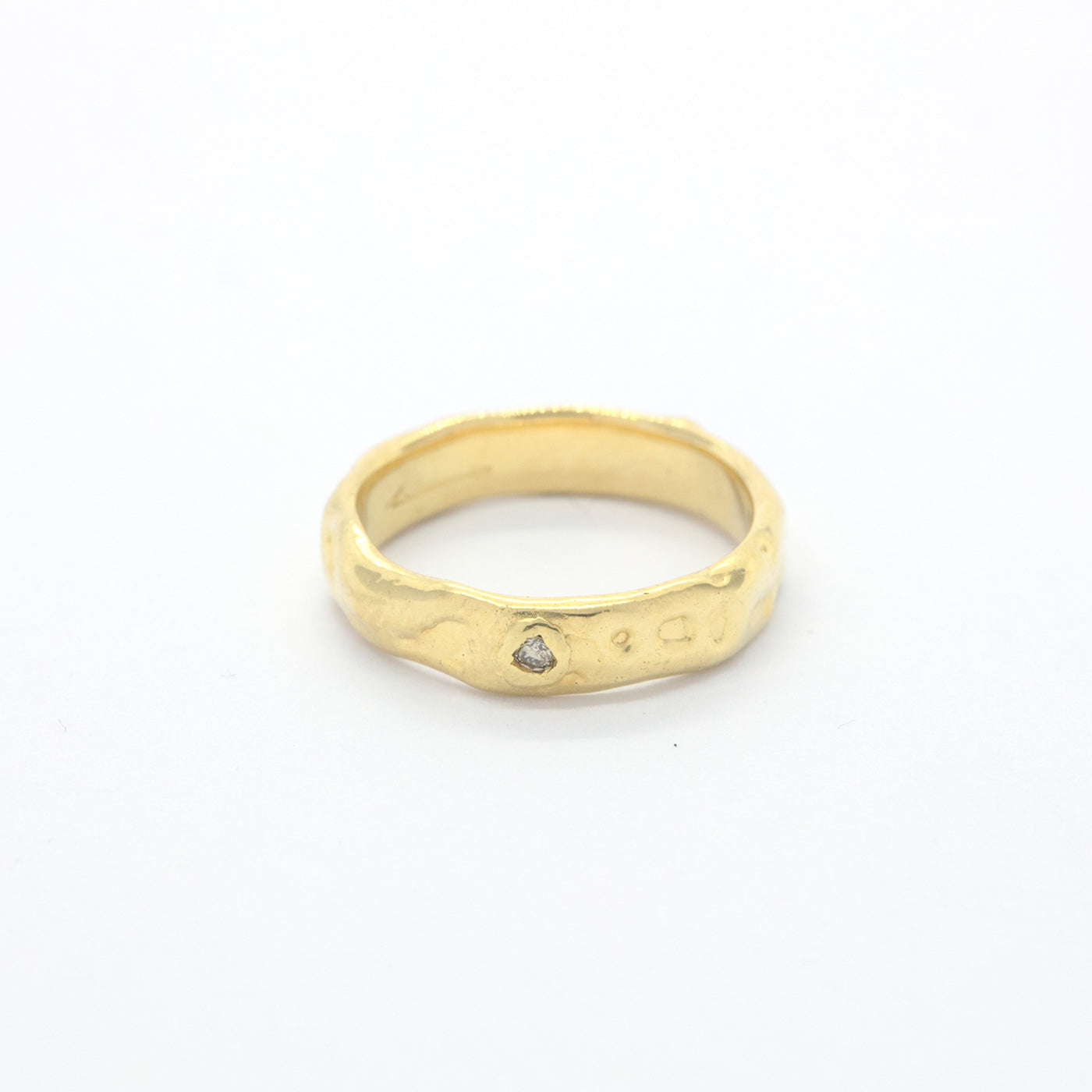 Ring Aine Wedding Band for Her 14ct or 18ct yellow gold 0.02 ct champagne diamond product side view innan jewellery independent atelier berlin