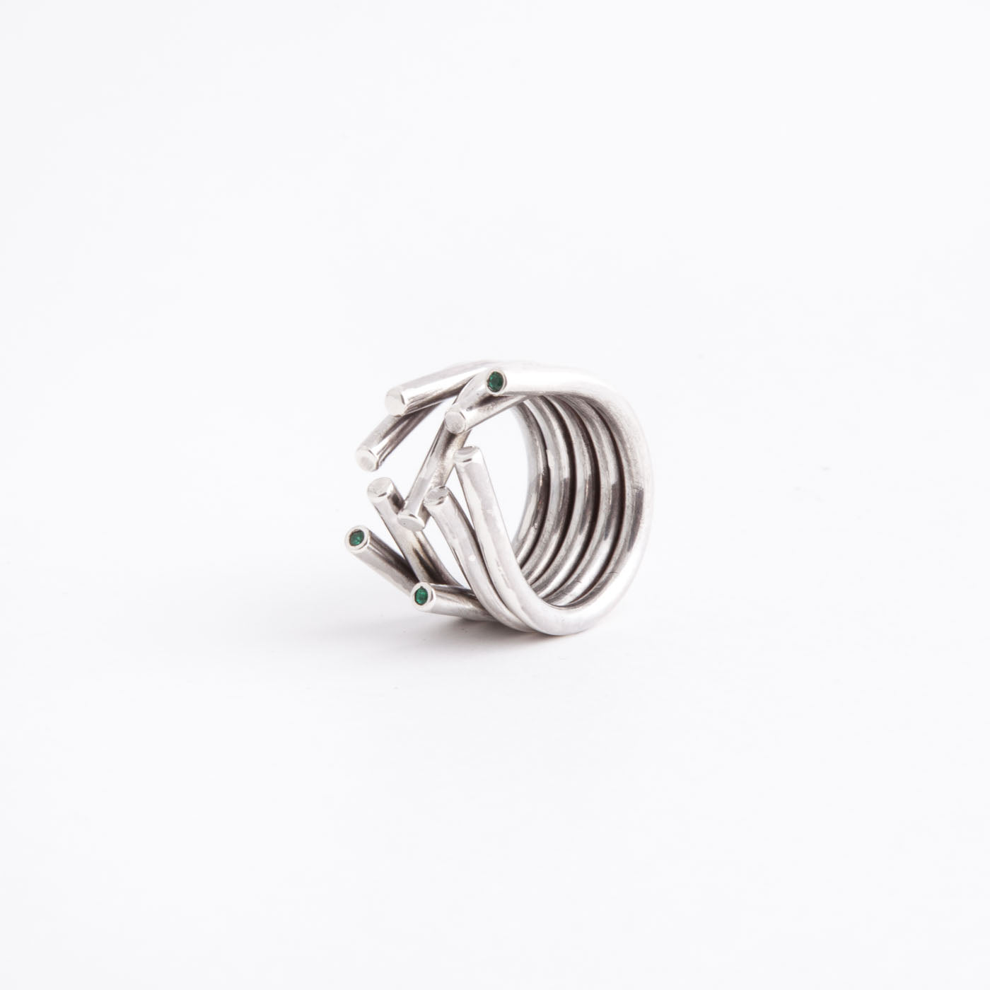 Ring Chaotic silver with green emeralds standing product view innan jewellery independent atelier berlin