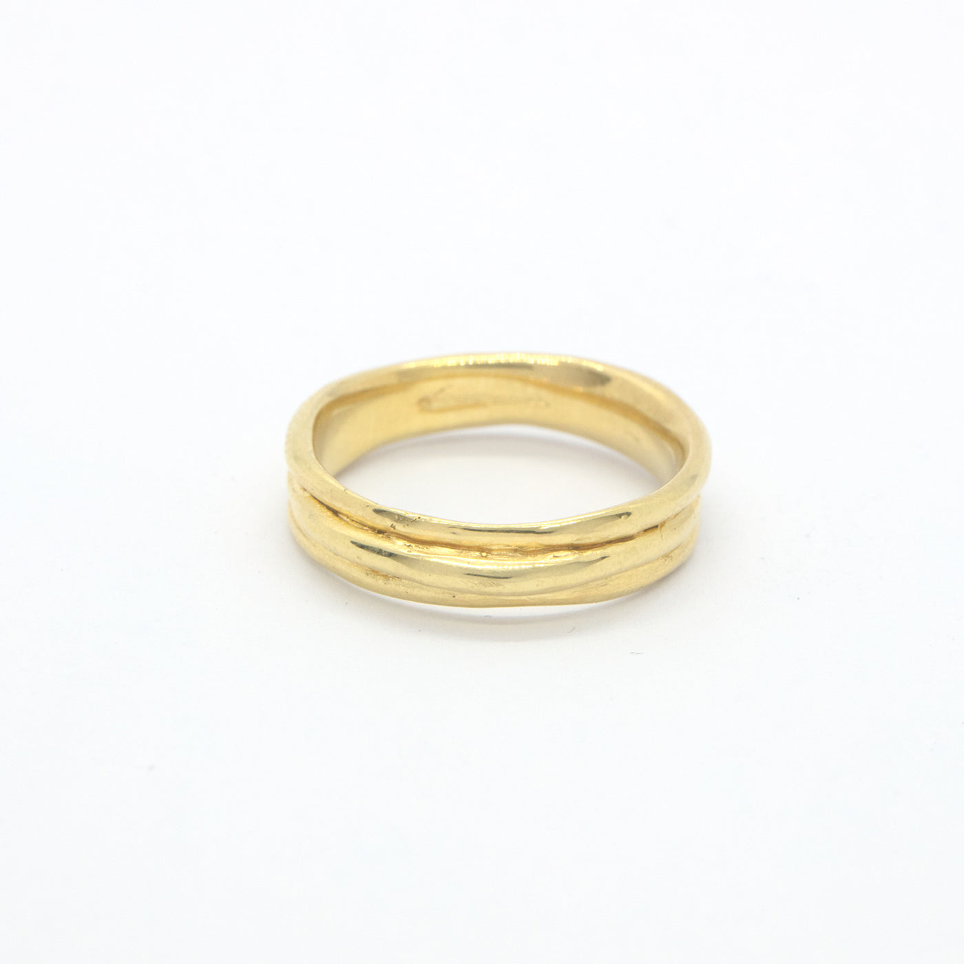 Ring Embrace Wedding Band for Her 14ct or 18ct yellow gold product side view innan jewellery independent atelier berlin