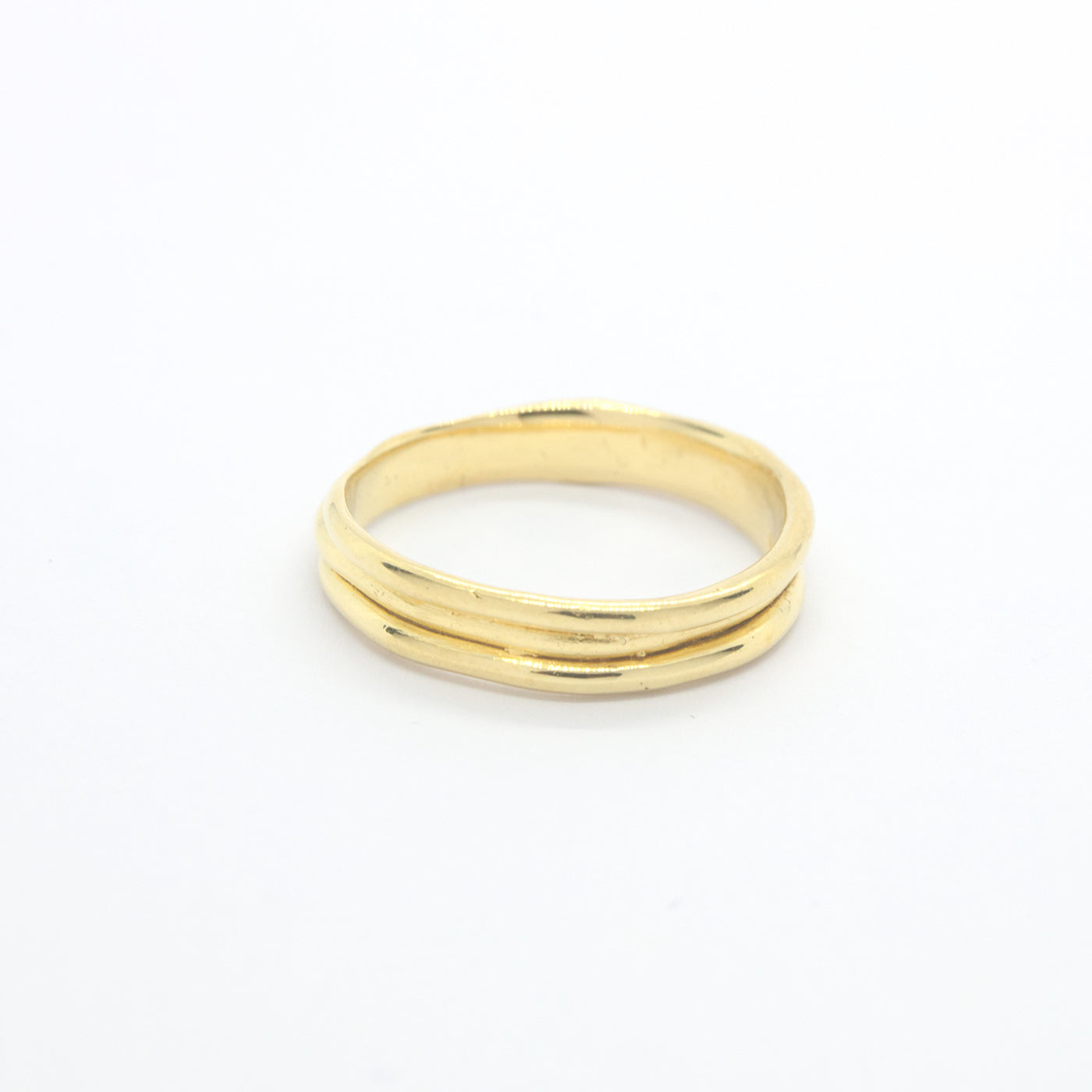 Ring Embrace Wedding Band for Him 14ct or 18ct yellow gold product view innan jewellery independent atelier berlin