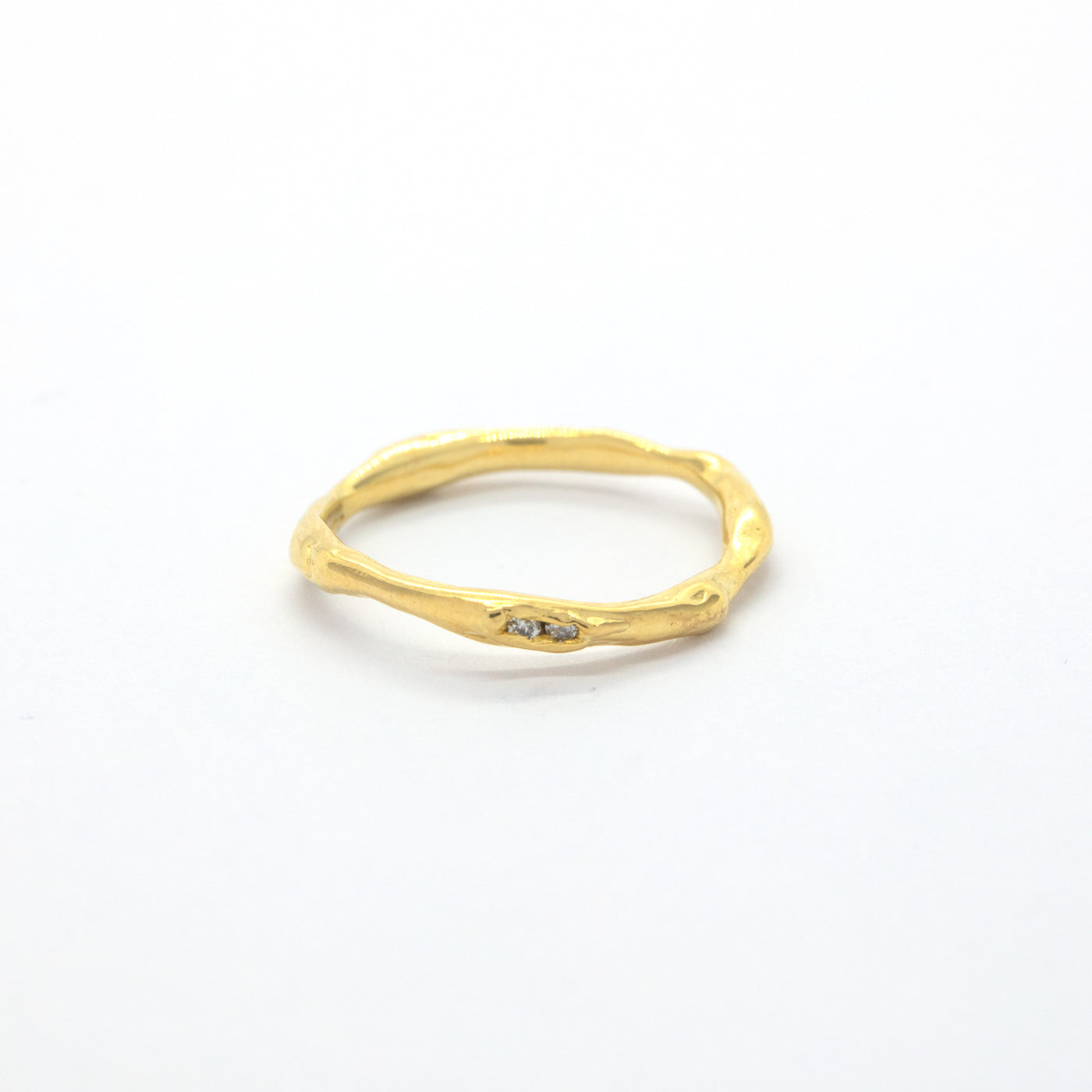 Ring Erato Wedding Band for Her 14ct or 18ct yellow gold 3 champagne diamonds 0.06ct front product view innan jewellery independent atelier berlin