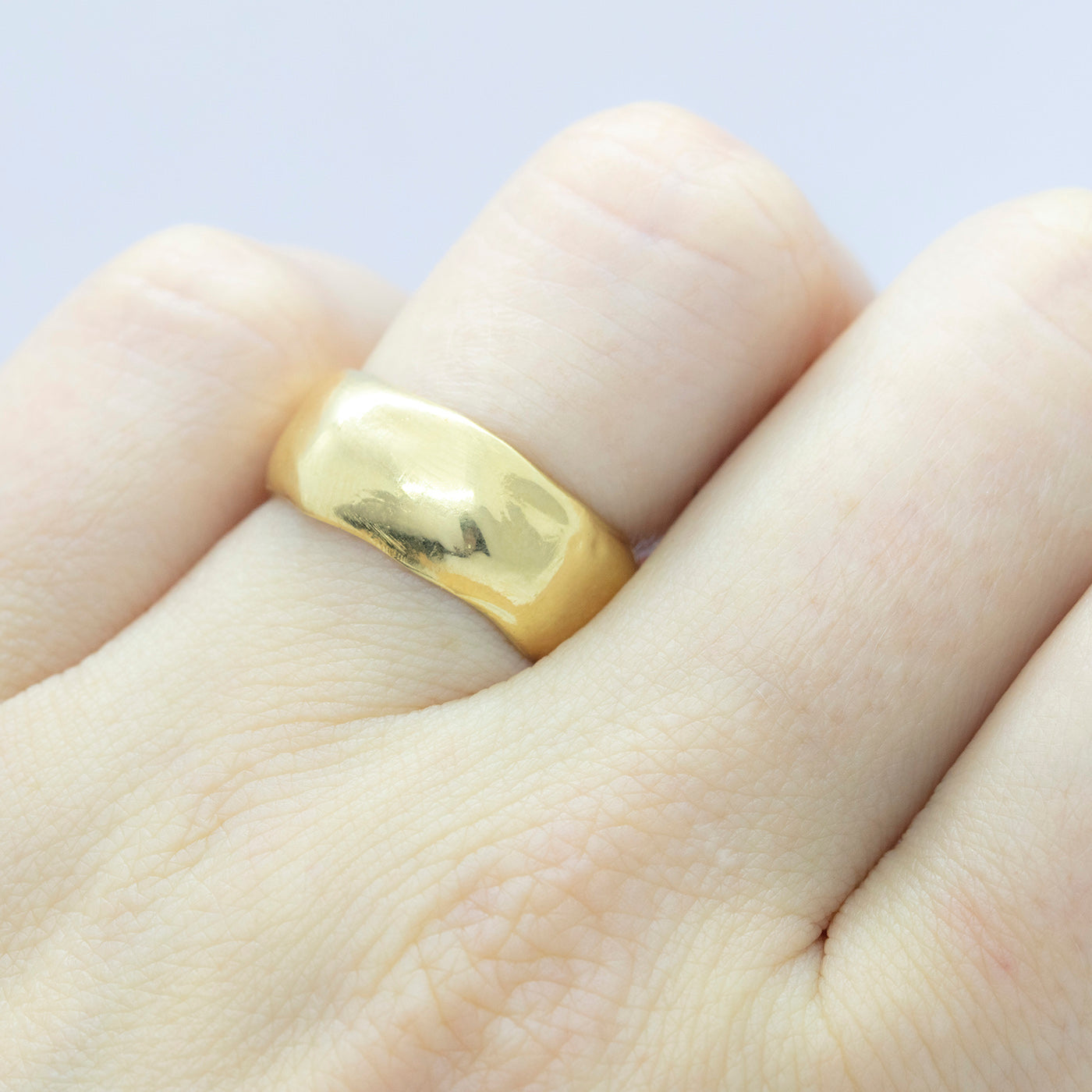 Ring Lada Wedding Band for Her 14ct or 18ct yellow gold product view innan jewellery independent atelier berlin