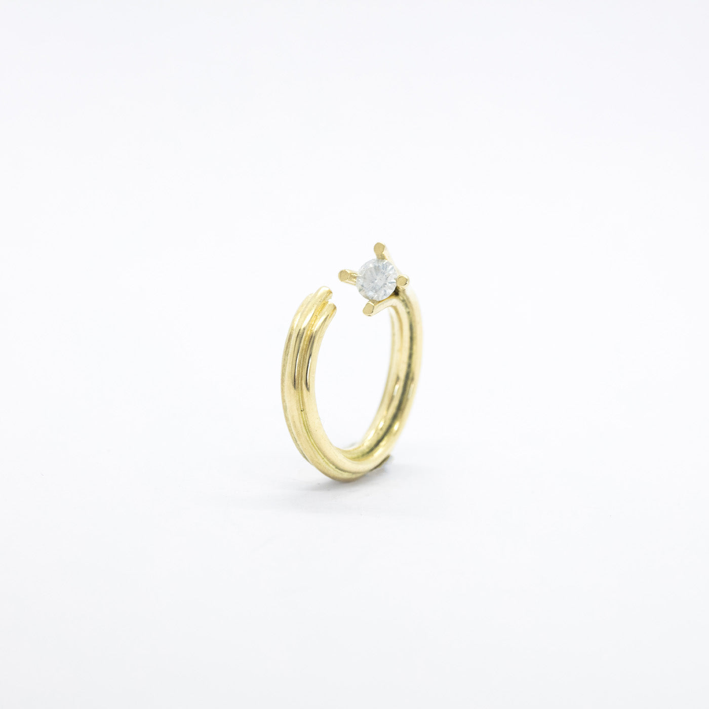 Ring Vortex 18ct yelow gold 0.43ct opalescent white diamond front product view innan jewellery independent atelier berlin