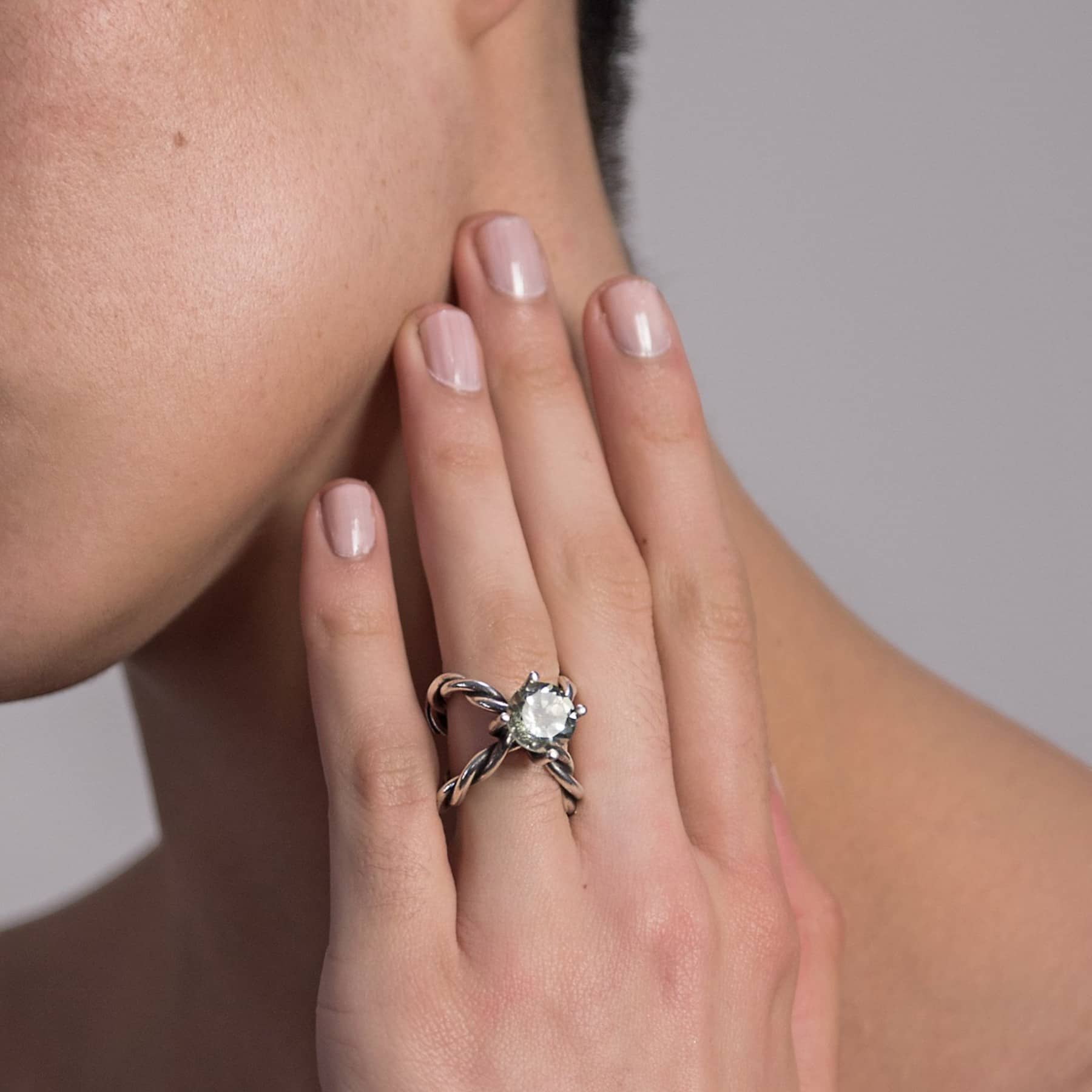 royal green universe ring in silver with olive-green prasiolite, worn, INNAN Jewellery Berlin