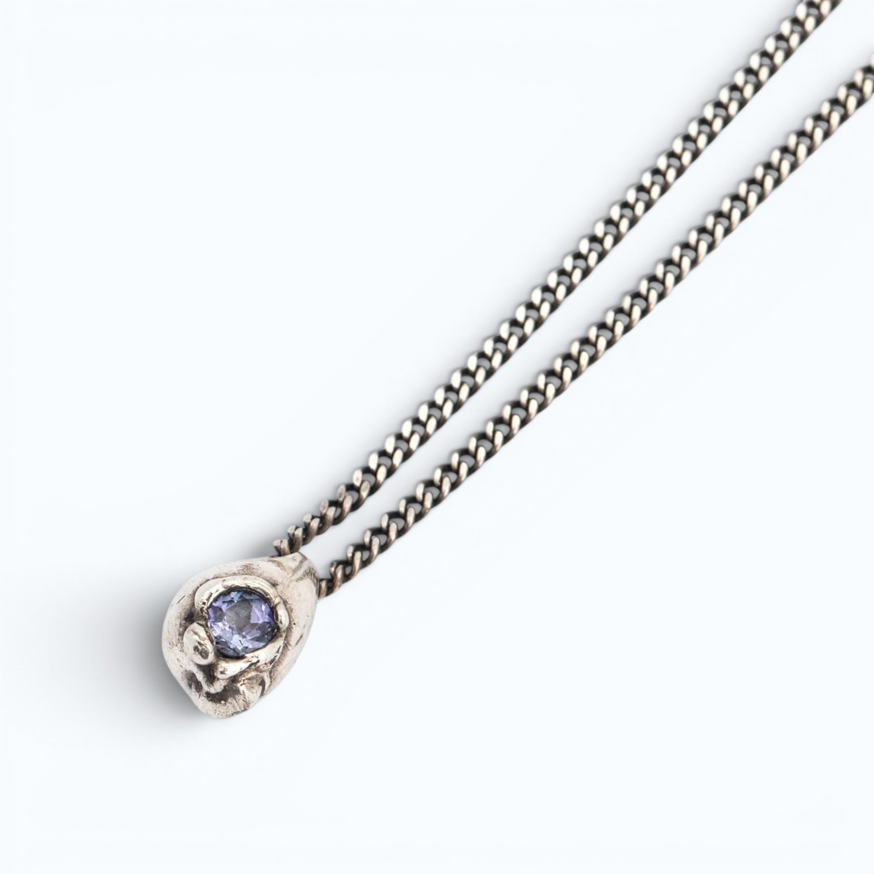stilla pendant necklace in silver with lilac tanzanite, product image close-up, INNAN Jewellery Berlin