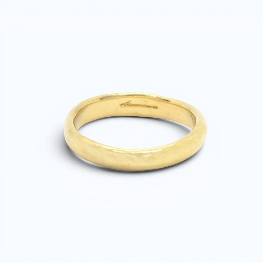 tara wedding ring for him in yellow gold, product image front view, INNAN Jewellery Berlin