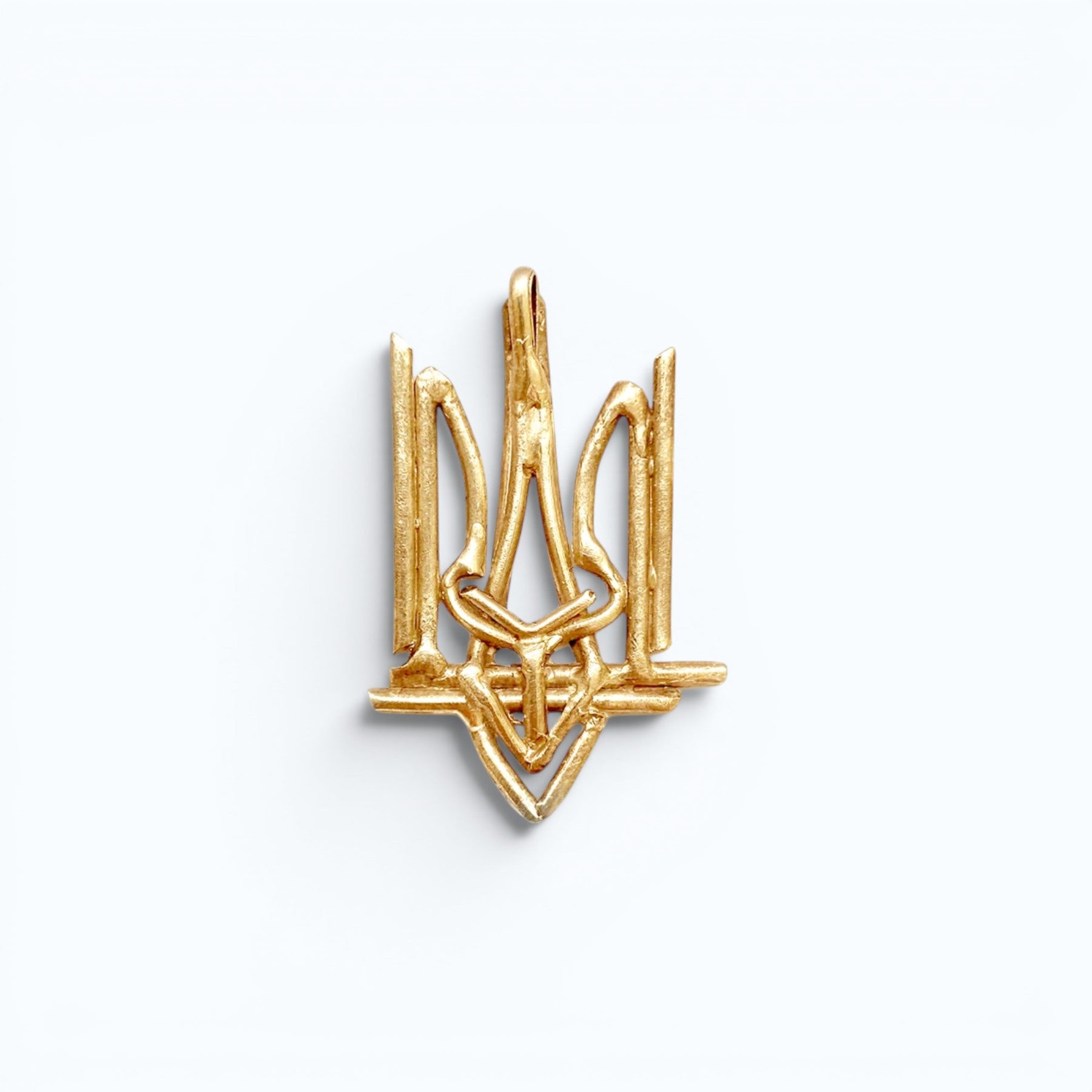 Ukrainian Trident (Tryzub) pendant in yellow gold, product image, INNAN Jewellery Berlin