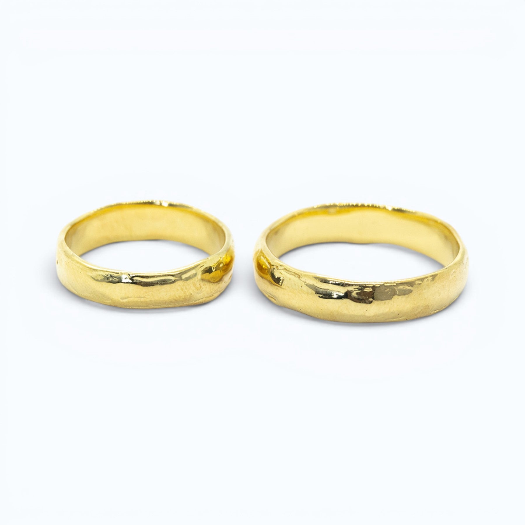 verve X hers and his wedding bands in yellow gold, product image, INNAN Jewellery Berlin