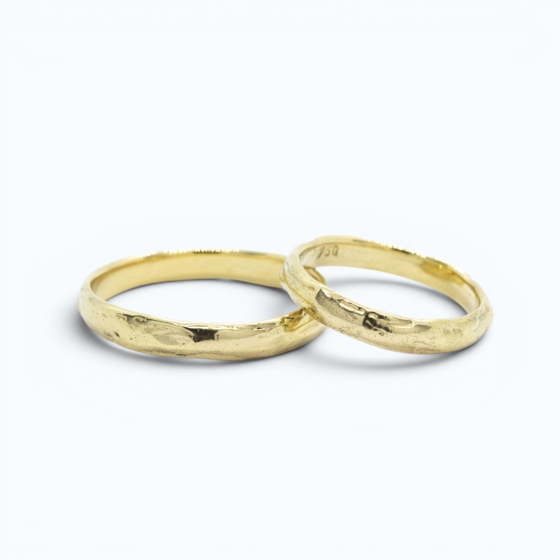 verve hers and his wedding bands in yellow gold, product image, INNAN Jewellery Berlin