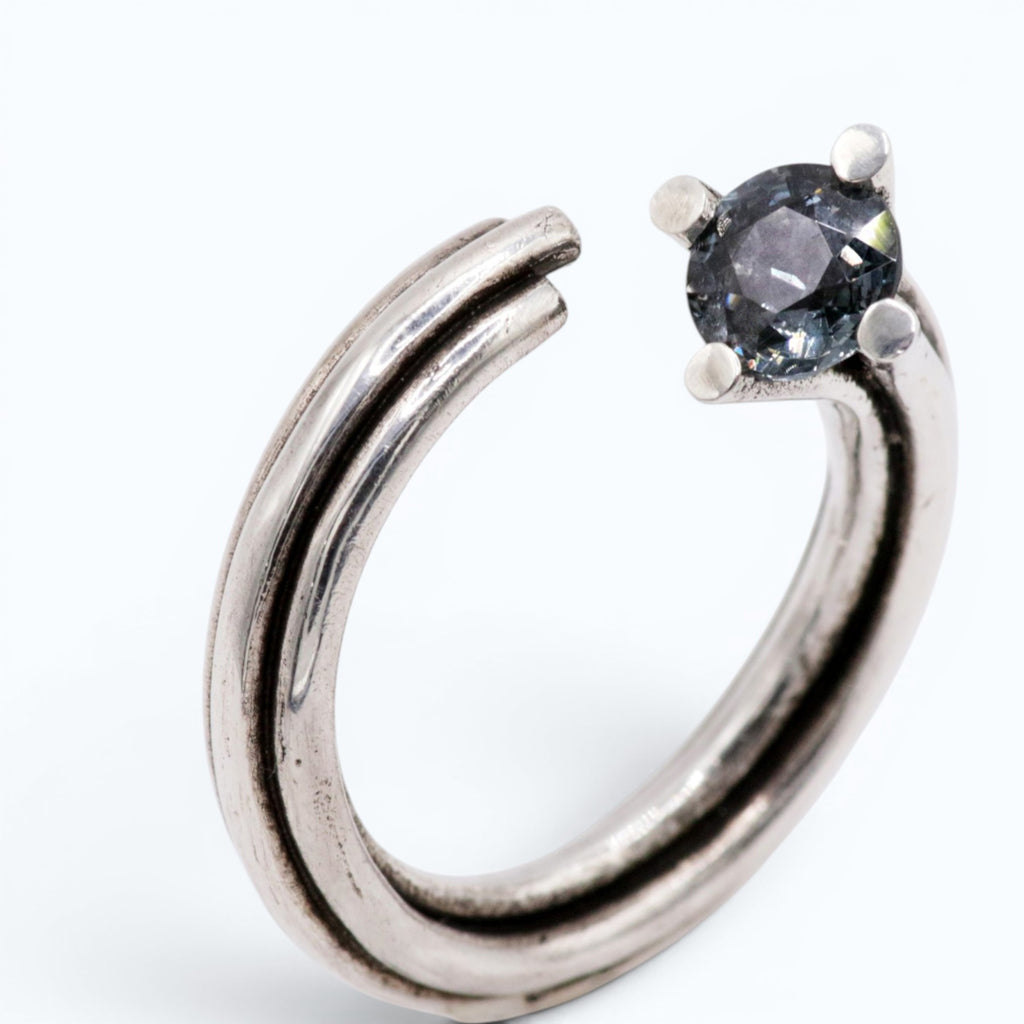 close up of a vortex ring in silver with grey spinel, product image side view, INNAN Jewellery Berlin