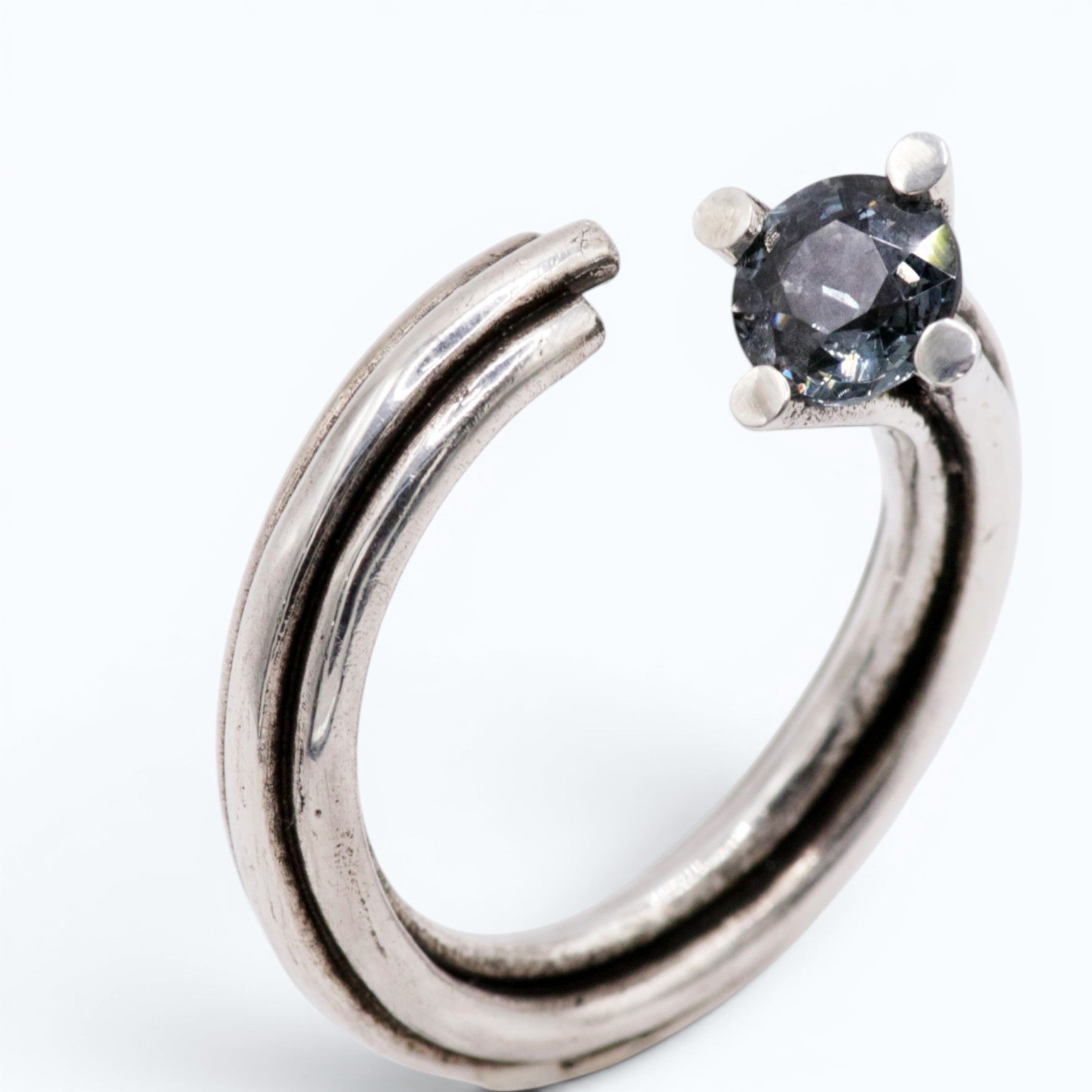 close up of a vortex ring in silver with grey spinel, product image side view, INNAN Jewellery Berlin