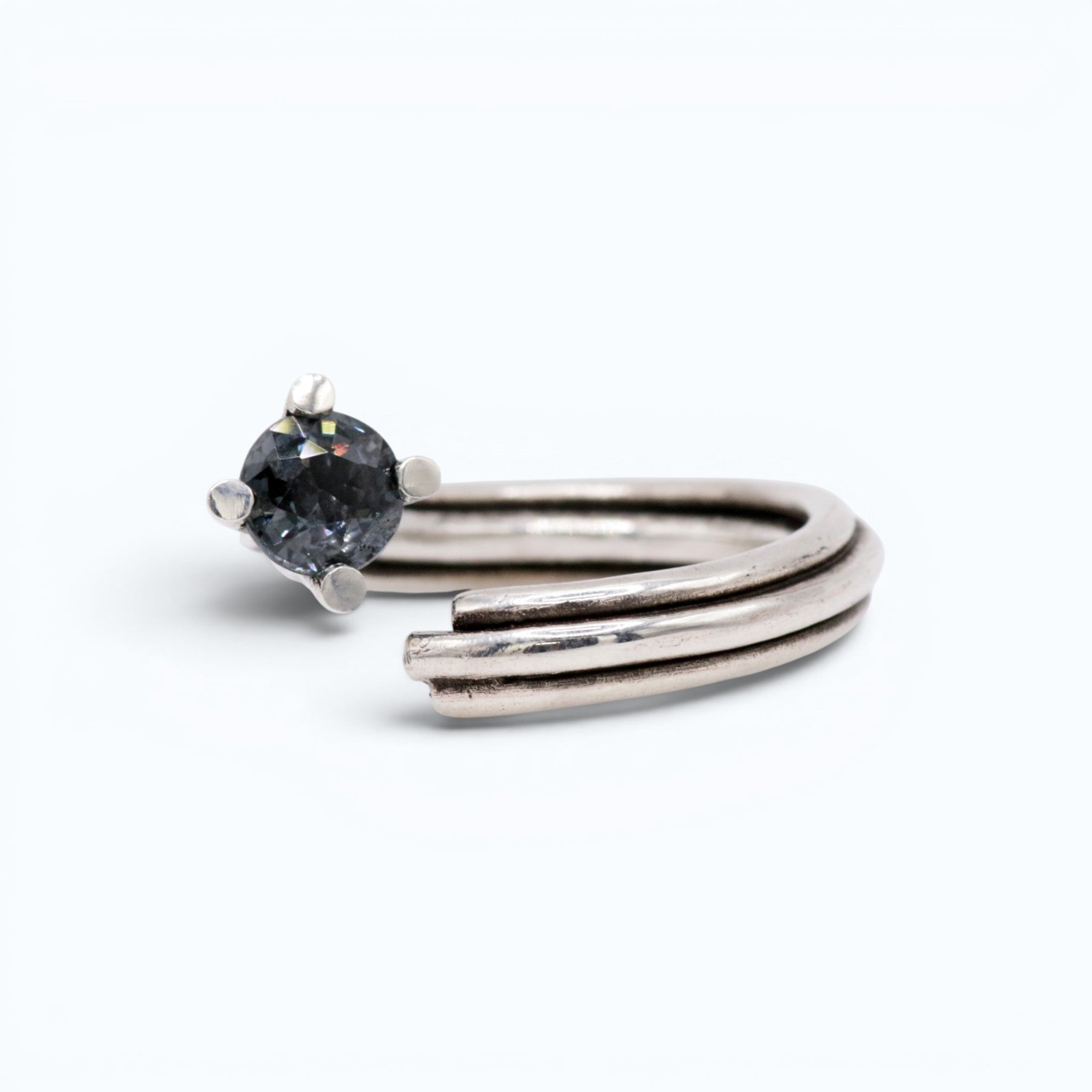 vortex ring in silver with grey spinel, product image front view, INNAN Jewellery Berlin