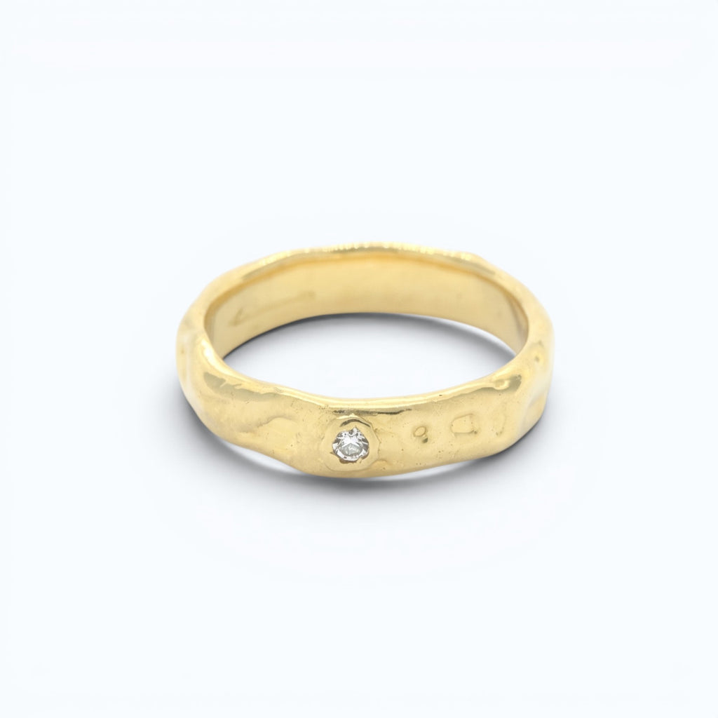 aine wedding ring for her in yellow gold with champagne diamond, product image front view, INNAN Jewellery Berlin