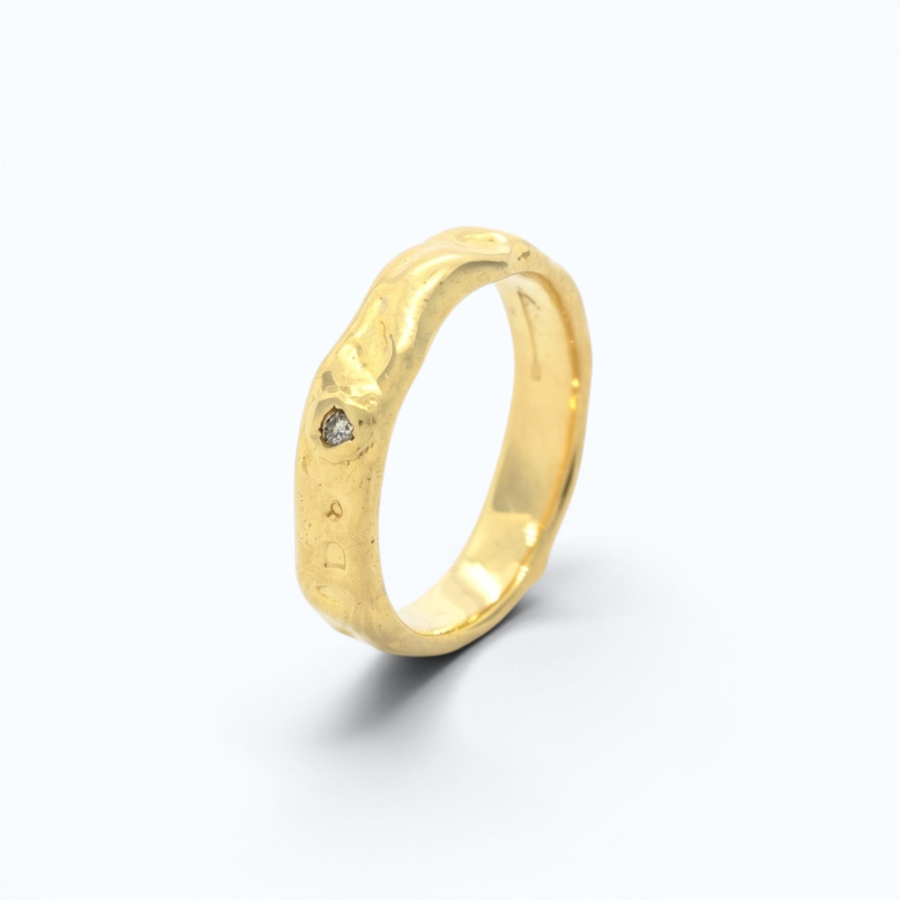 aine wedding ring for her in yellow gold with champagne diamond, product image side view, INNAN Jewellery Berlin
