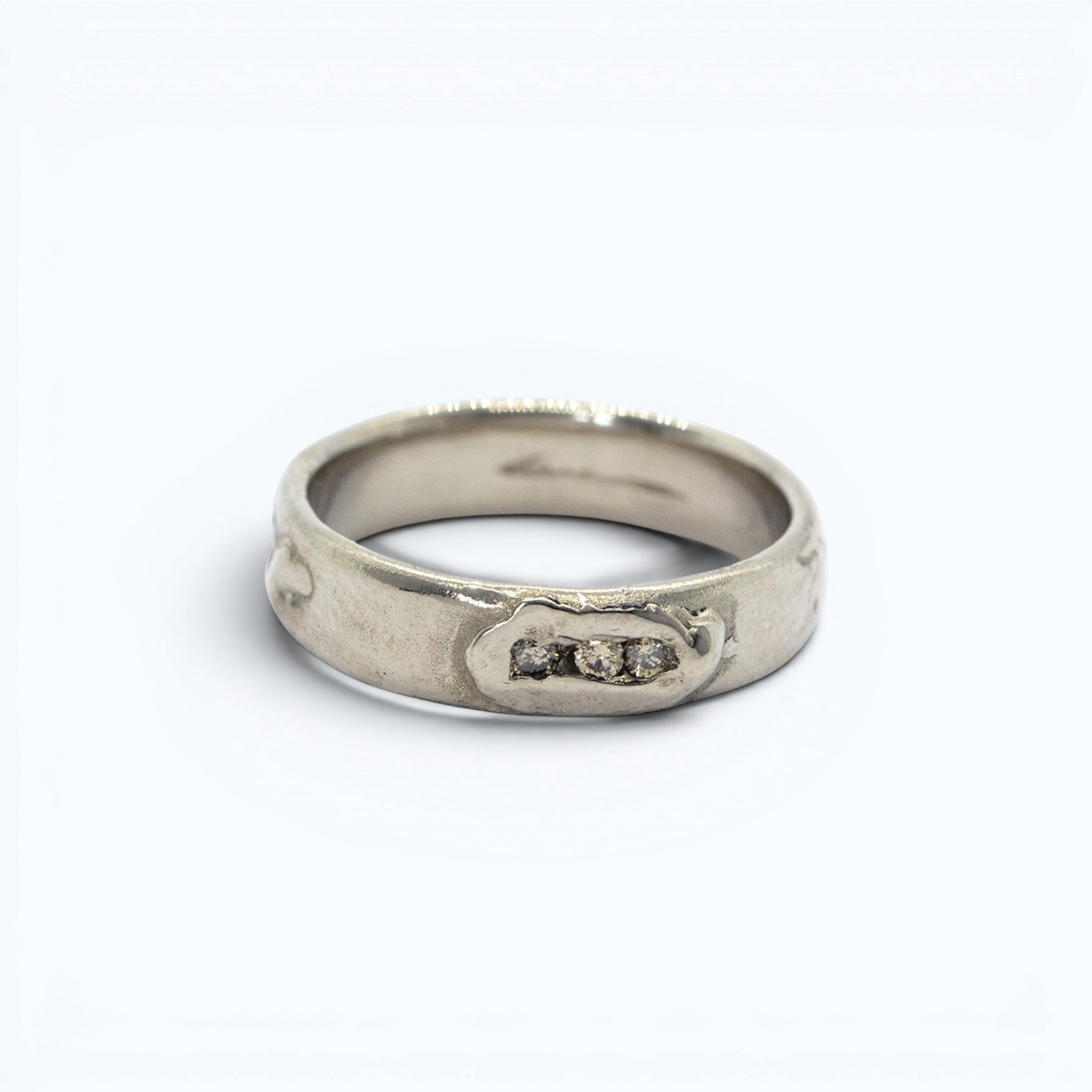 asteriae wedding ring for her in white gold with champagne diamonds, product image, INNAN Jewellery Berlin