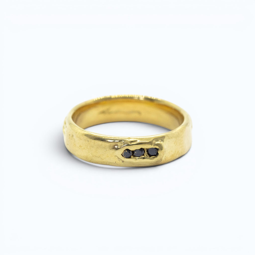 asteriae wedding ring for her in yellow gold with black diamonds, product image, INNAN Jewellery Berlin