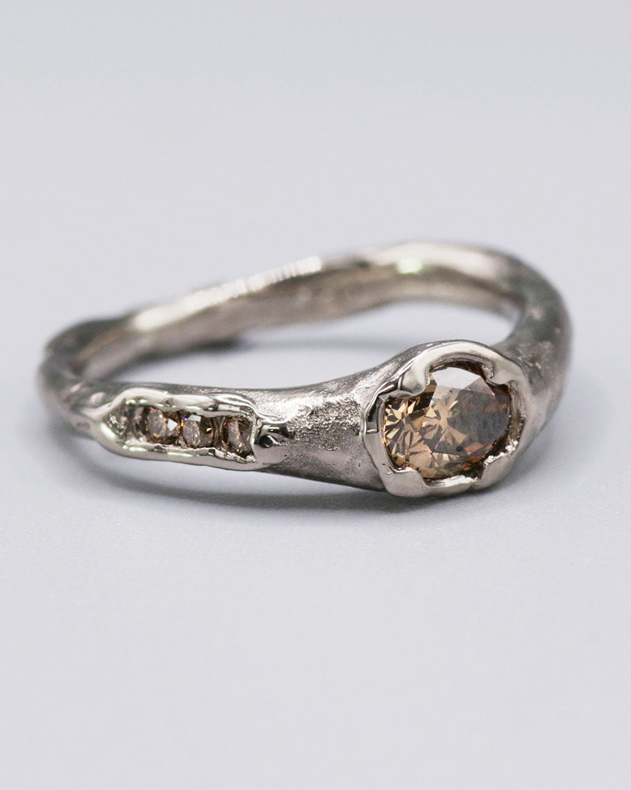 Unikat Verlobungsring aus Weißgold mit Diamanten