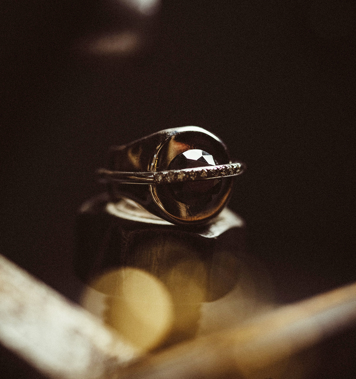 Front view of Chaotic signet ring in white gold with diamonds by Innan Jewellery