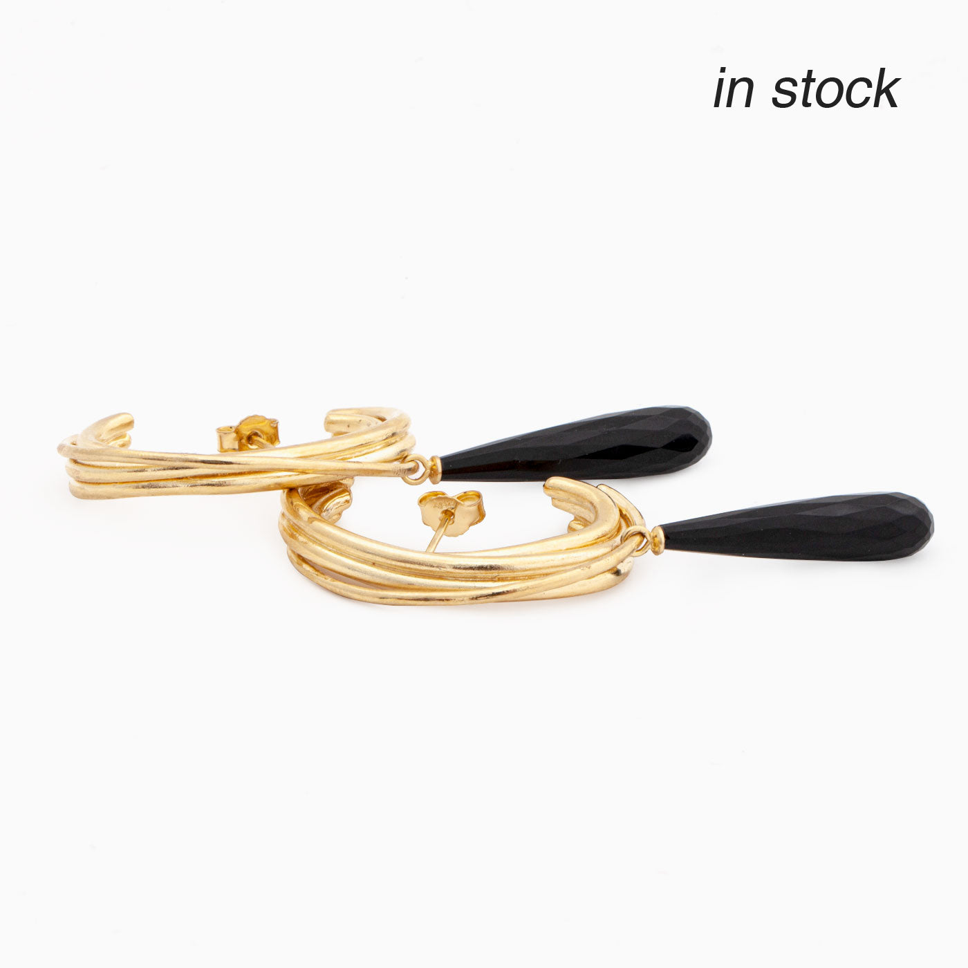 earrings golden linn drop with black onyx on the model innan jewellery independent atelier berlin