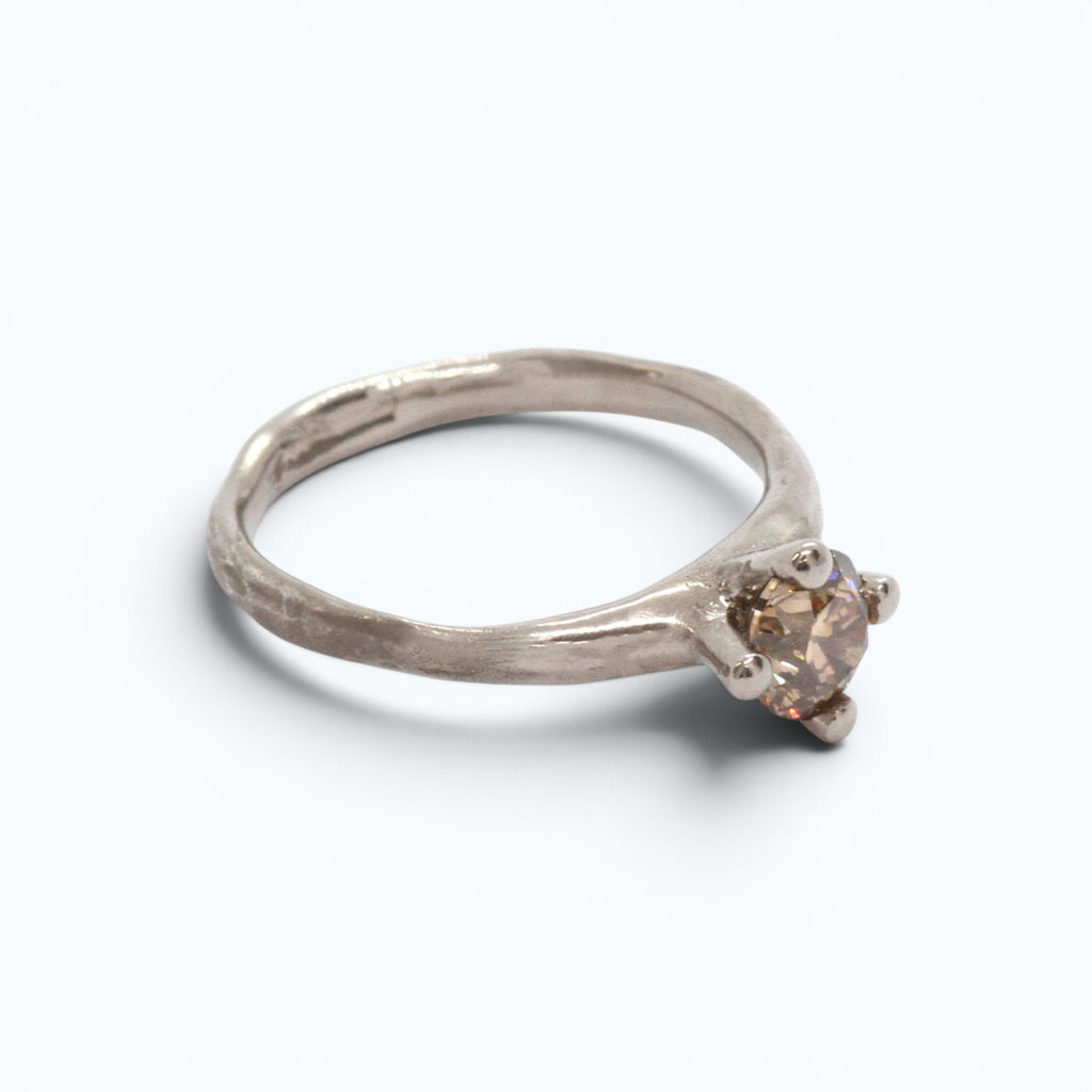 Erato II W engagement or anniversary ring in white gold with 0.7 ct caramel-coloured diamond, product image side view, INNAN Jewellery Berlin