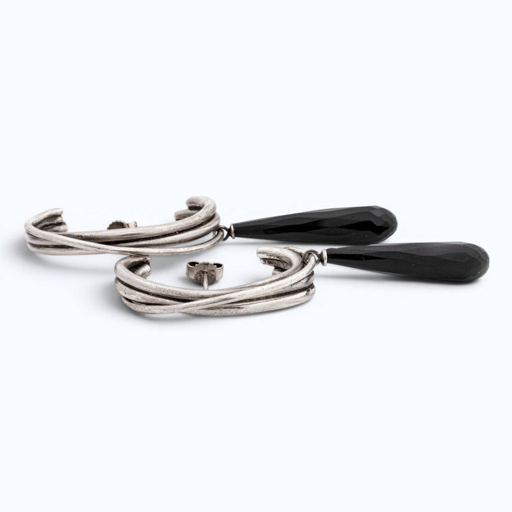 linn drop earrings in silver with black onyx drops, product image, INNAN Jewellery Berlin
