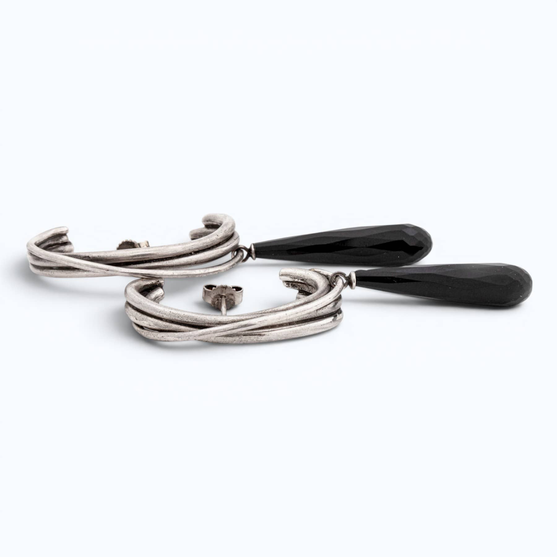 linn drop earrings in silver with black onyx drops, product image, INNAN Jewellery Berlin