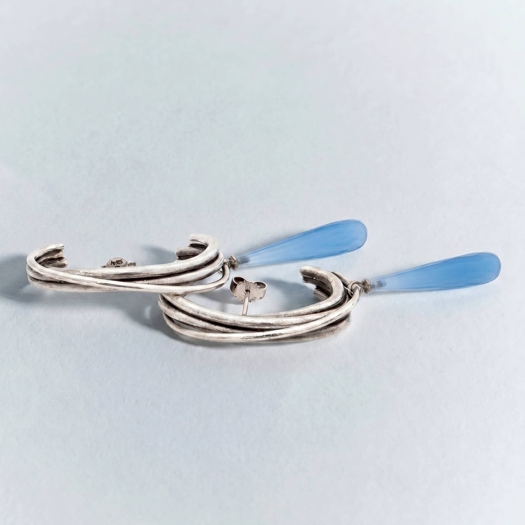 linn blue drop earrings in silver with blue agate drops, product image, INNAN Jewellery Berlin