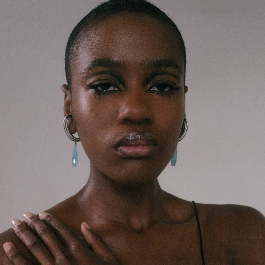 linn blue drop earrings in silver with blue agate drops, worn on ear, INNAN Jewellery Berlin