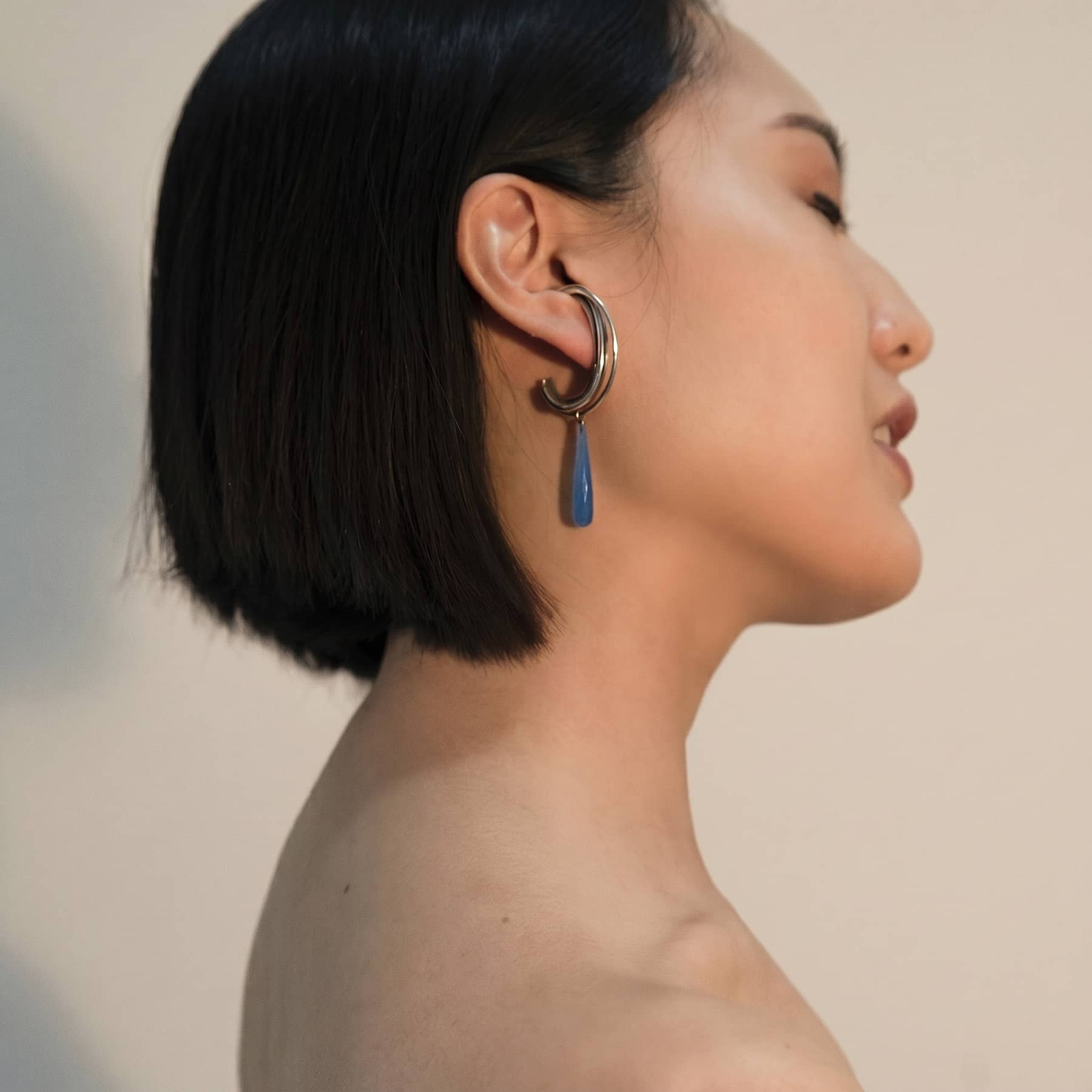 linn blue drop earrings in silver with blue agate drops, product image, INNAN Jewellery Berlin