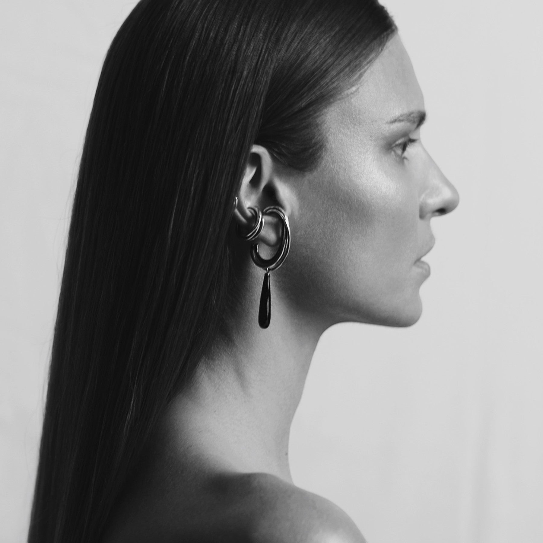 linn drop earrings in silver with black onyx drops, worn on ear, INNAN Jewellery Berlin