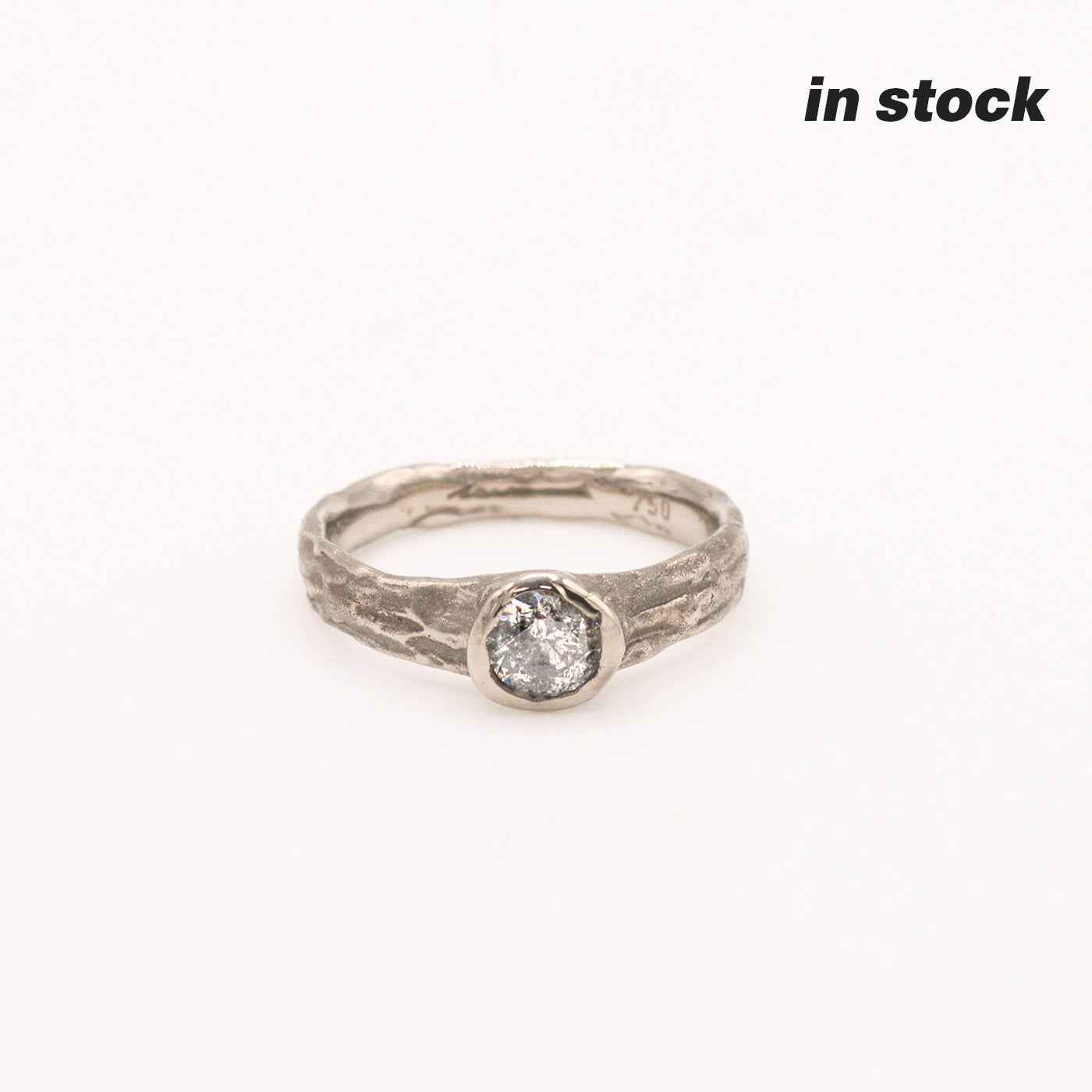 Verve | Engagement Ring in 18 ct White Gold with 0,52 ct Silver Diamond