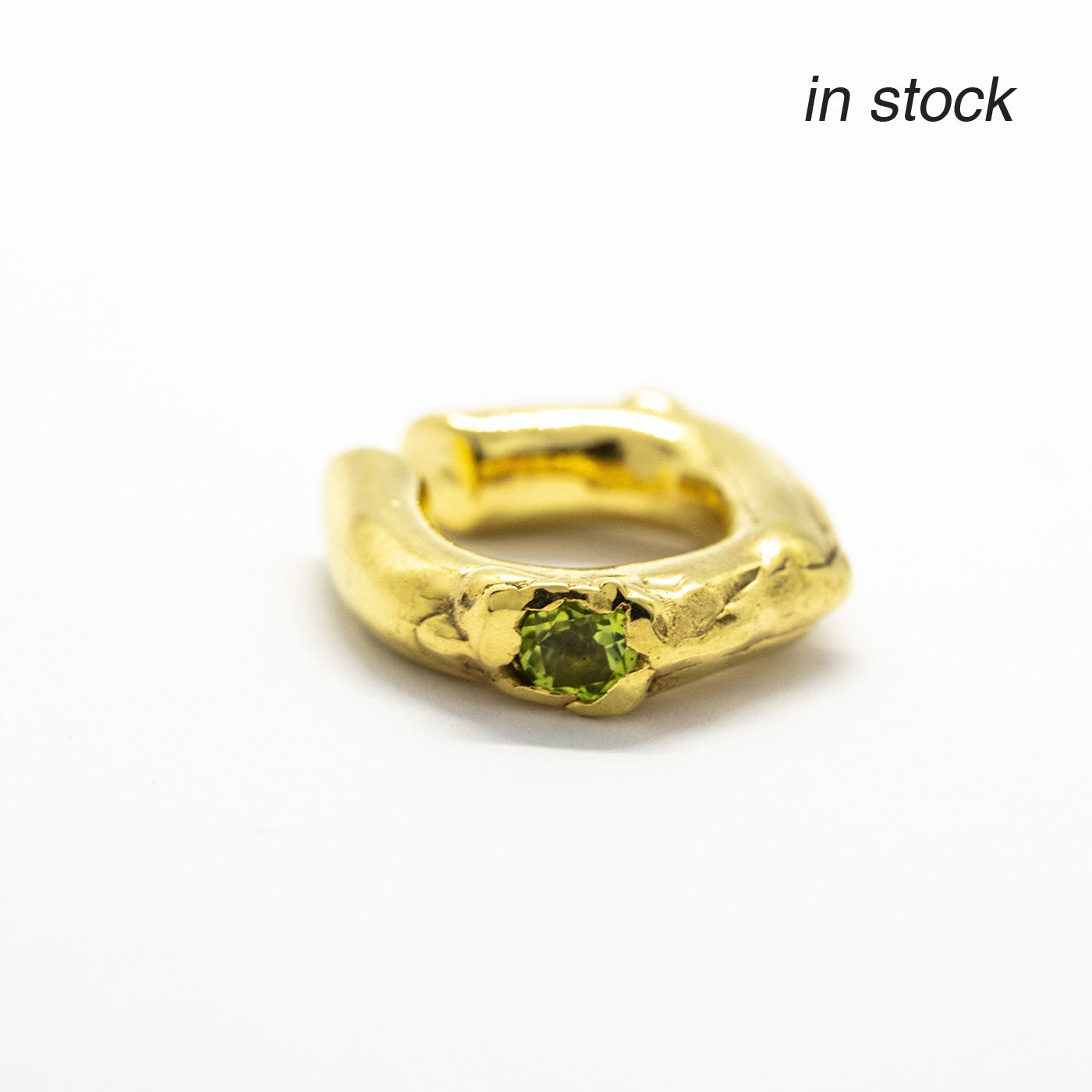 ear cuff askja silver 18ct gold plated green peridot product view innan jewellery independent atelier berlin in stock