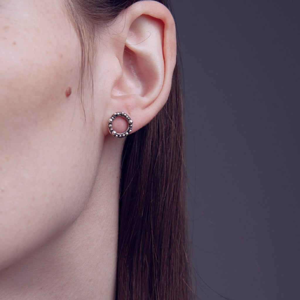 earrings cenote pearl earstuds silver on the model innan jewellery