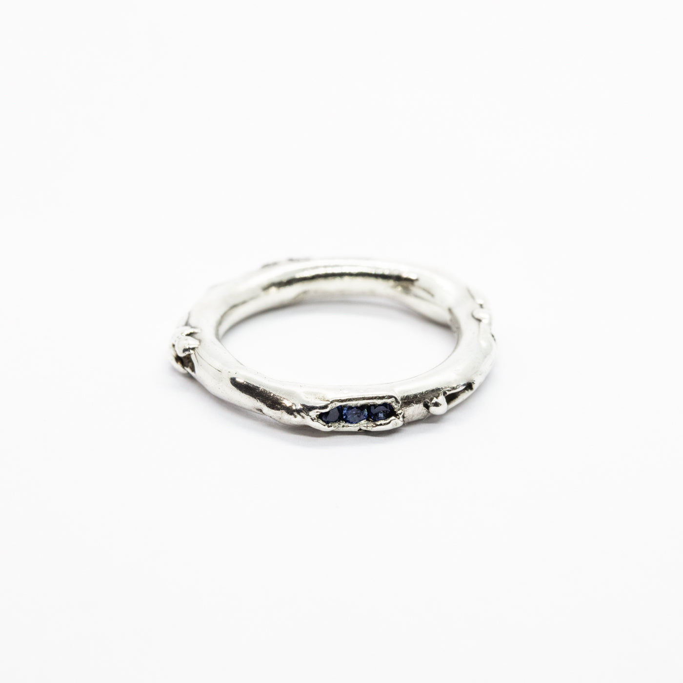 ring antre silver with blue sapphires handmade in berlin 2