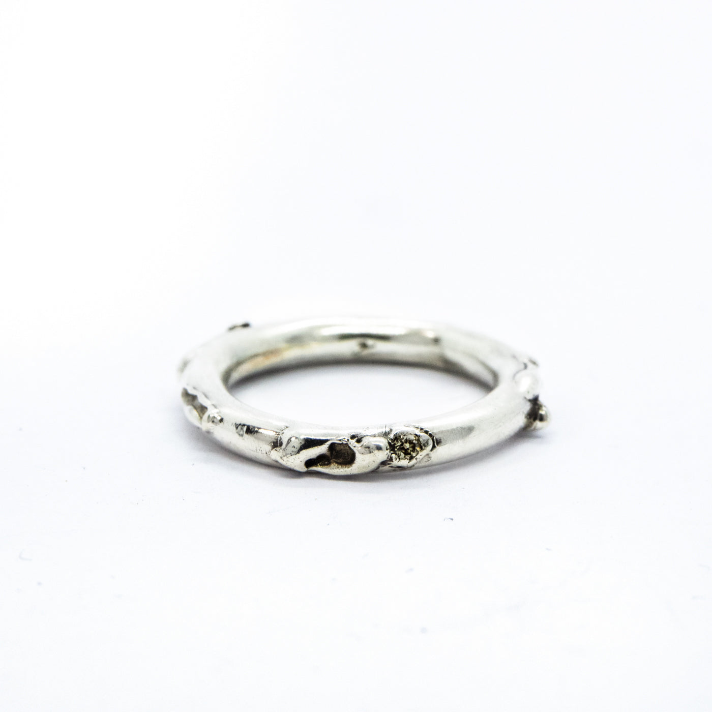 ring antre silver with champagne diamonds handmade in berlin 