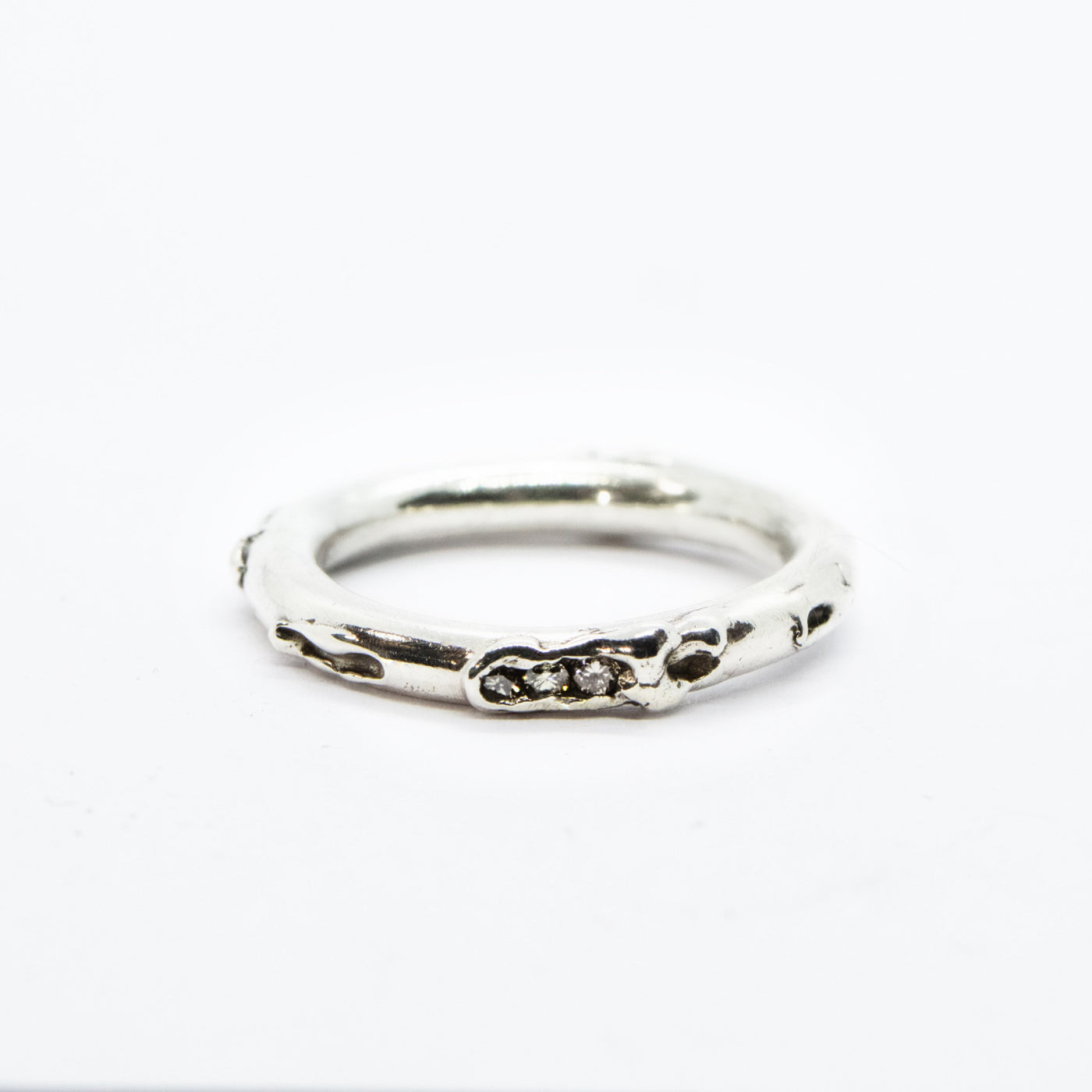 ring antre silver with champagne diamonds handmade in berlin 