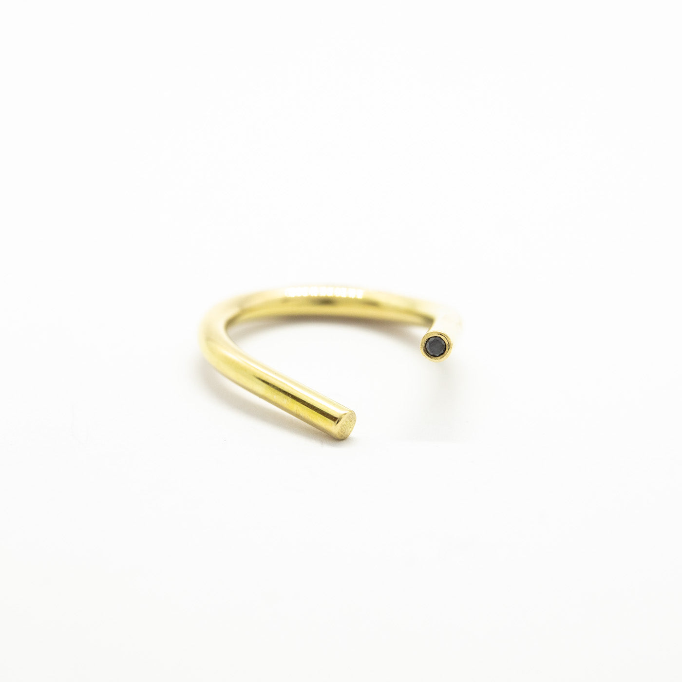 ring chaotic golden curve 14ct  or 18ct gold with black diamond product view innan jewellery independent atelier berlin