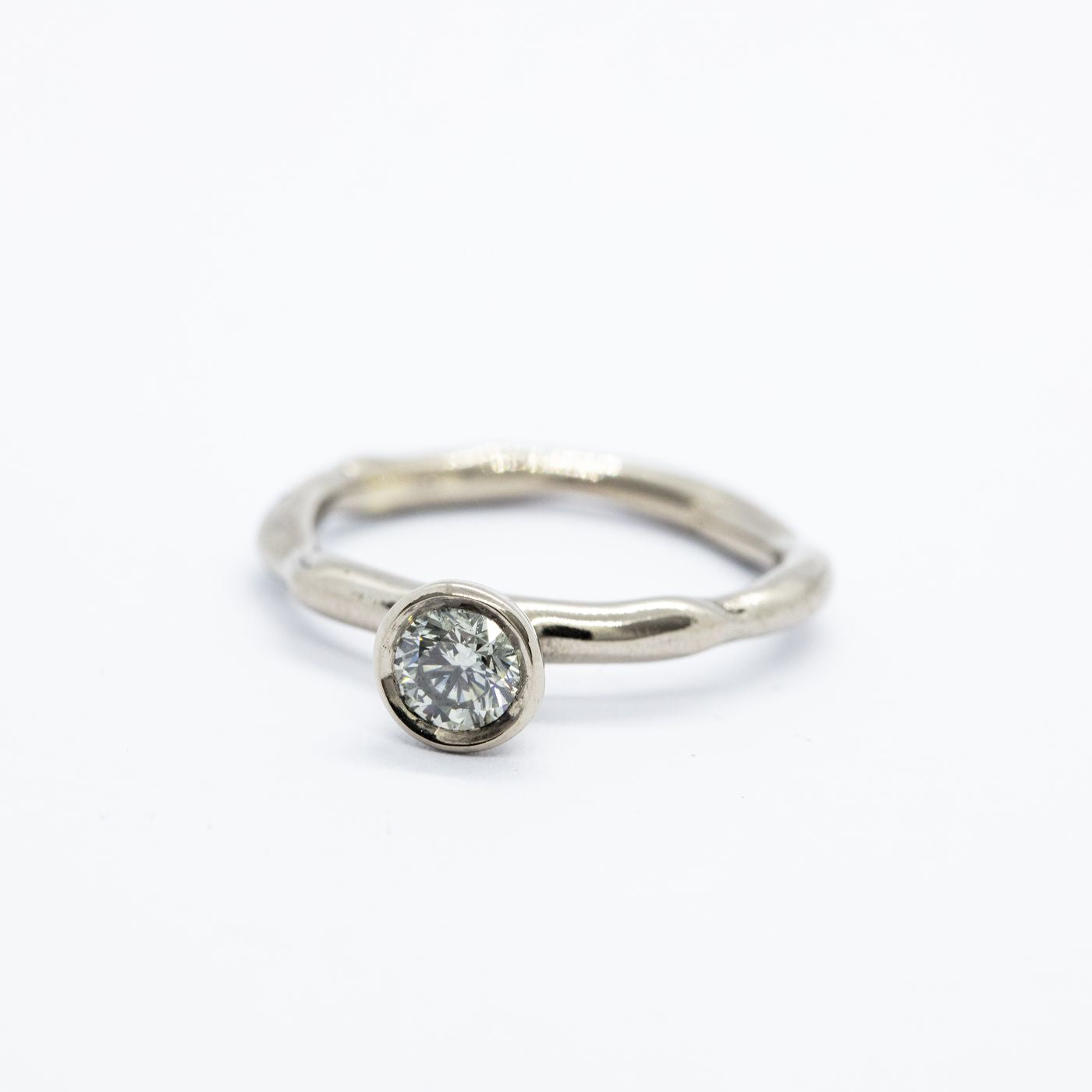 ring erato I W engagement anniversary band for her white gold with 0,5 ct grey diamond innan jewellery berlin