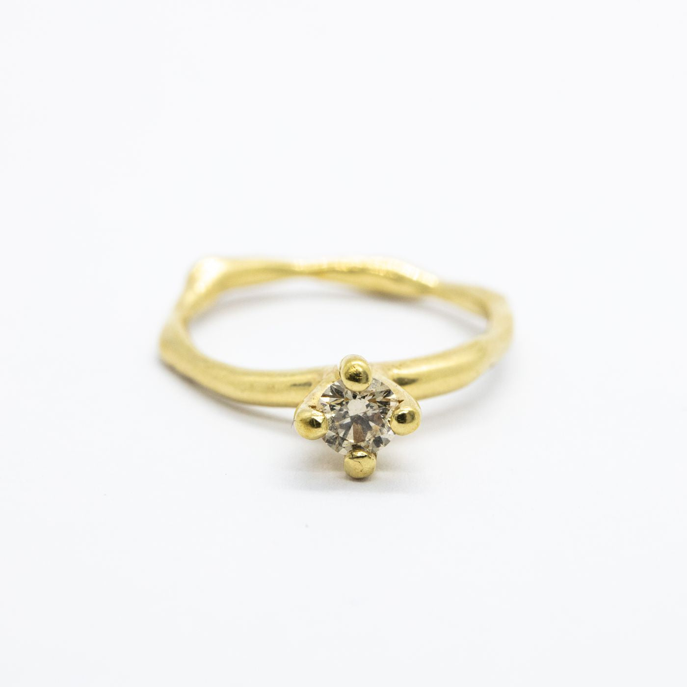 ring erato II engagement anniversary band for her yellow gold with 0,3 ct champagne diamond innan jewellery berlin