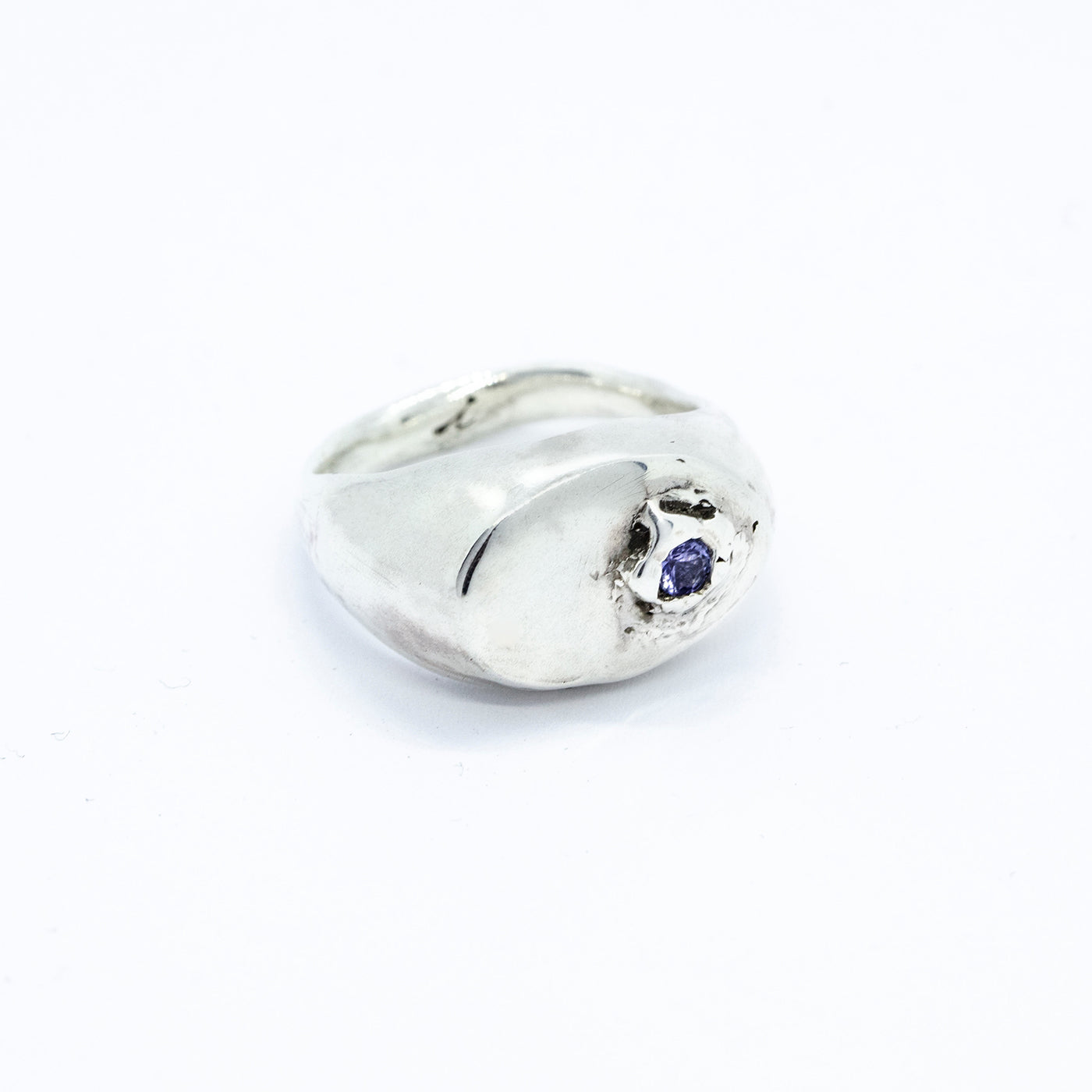 ring signet lila silver with tanzanite product view innan jewellery handmade in berlin