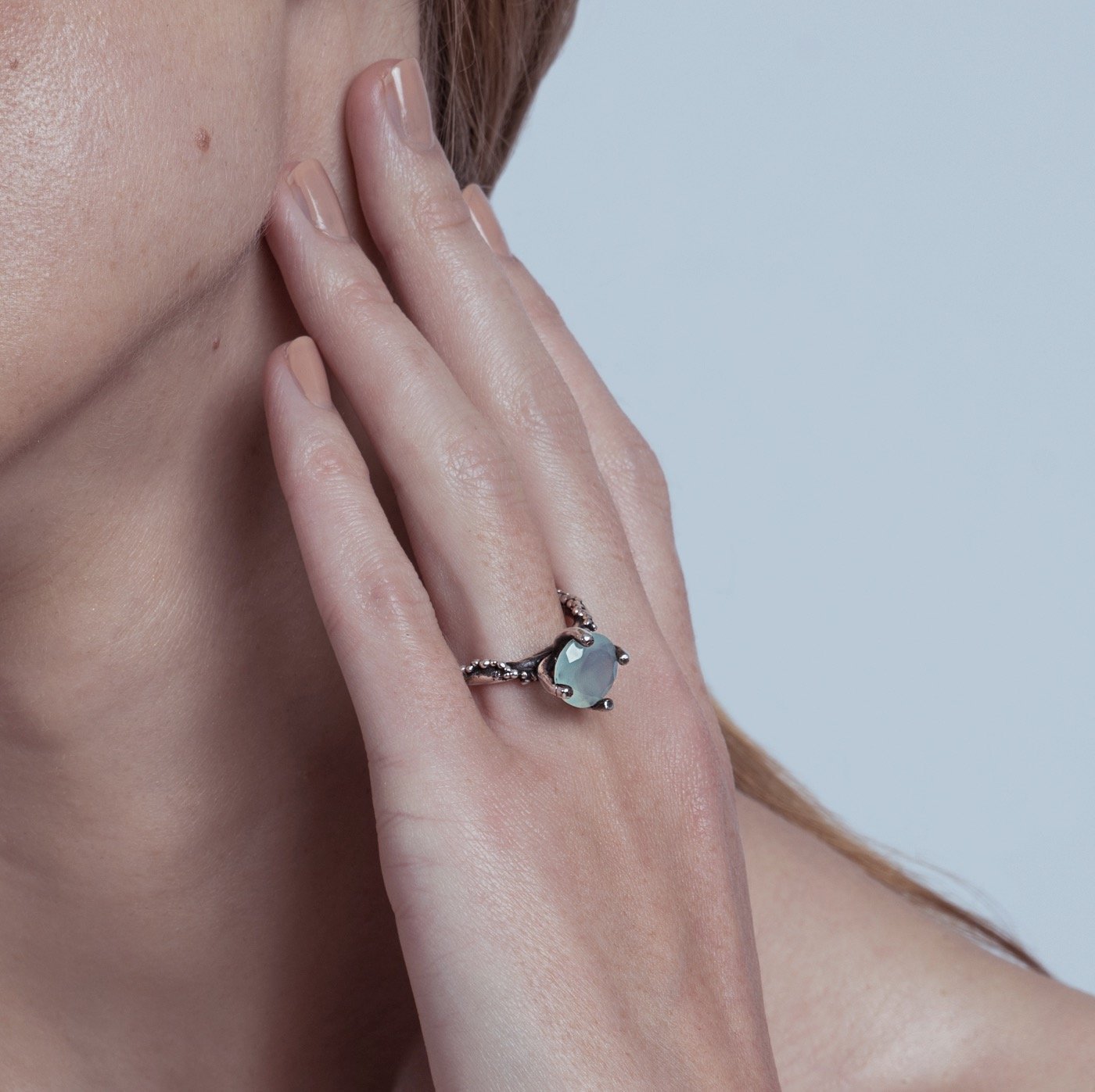 ring stardust silver blue chalcedony on the model innan jewellery