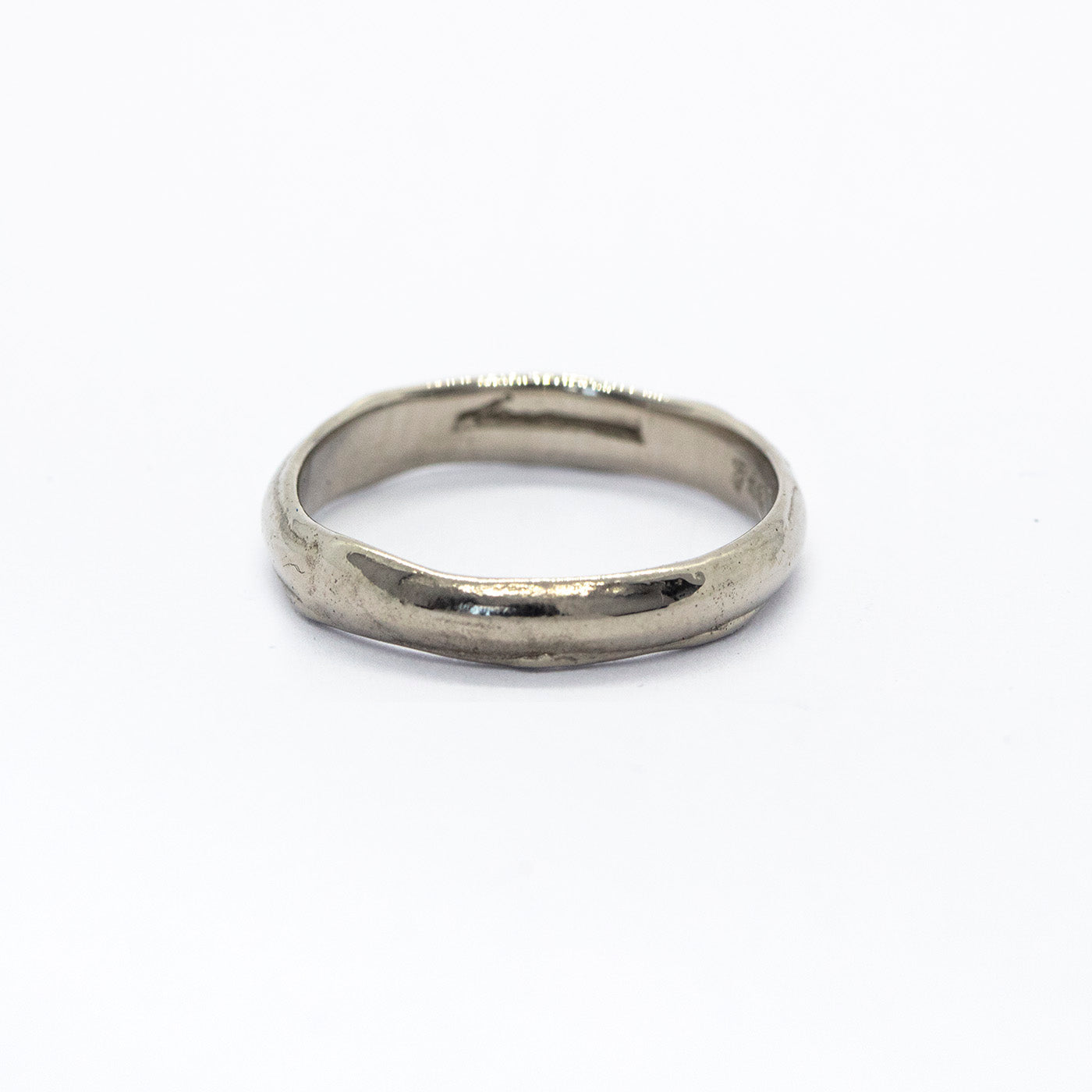 ring verve wedding band for him white gold innan jewellery berlin
