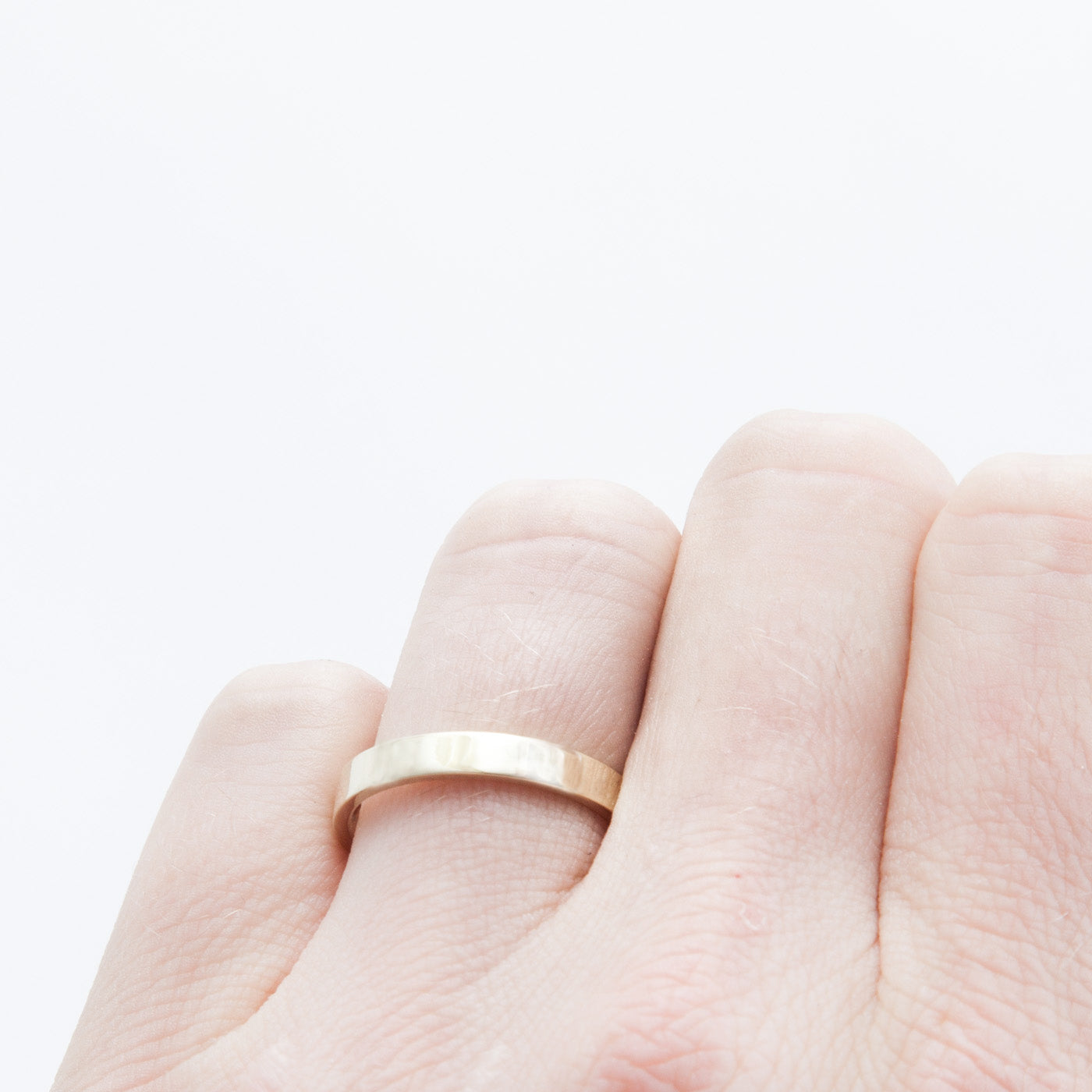 wedding ring Penelope minimalist gold product view innan jewellery